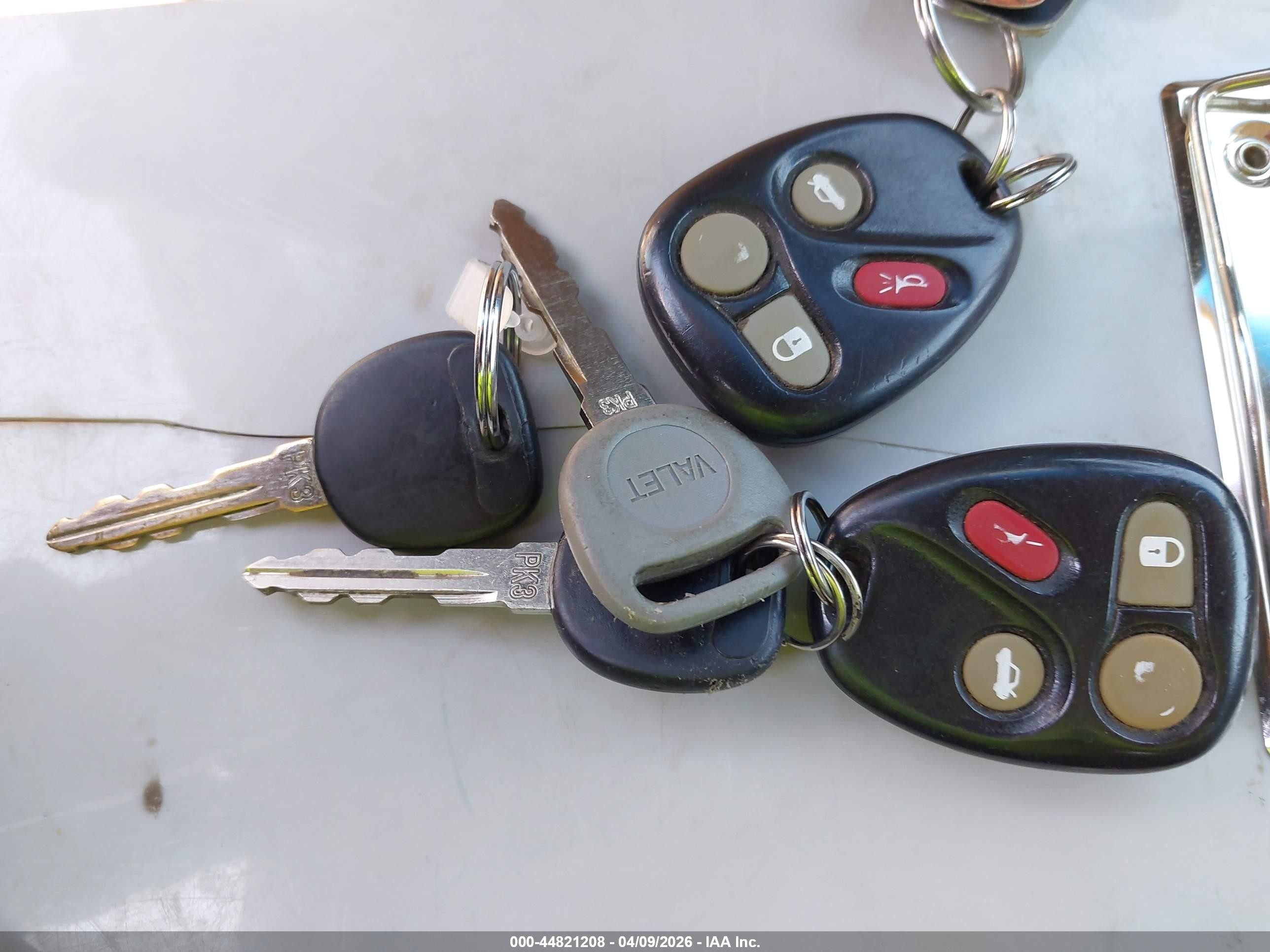 2004 Cadillac Deville Standard Серебряный vin: 1G6KD54Y24U227797