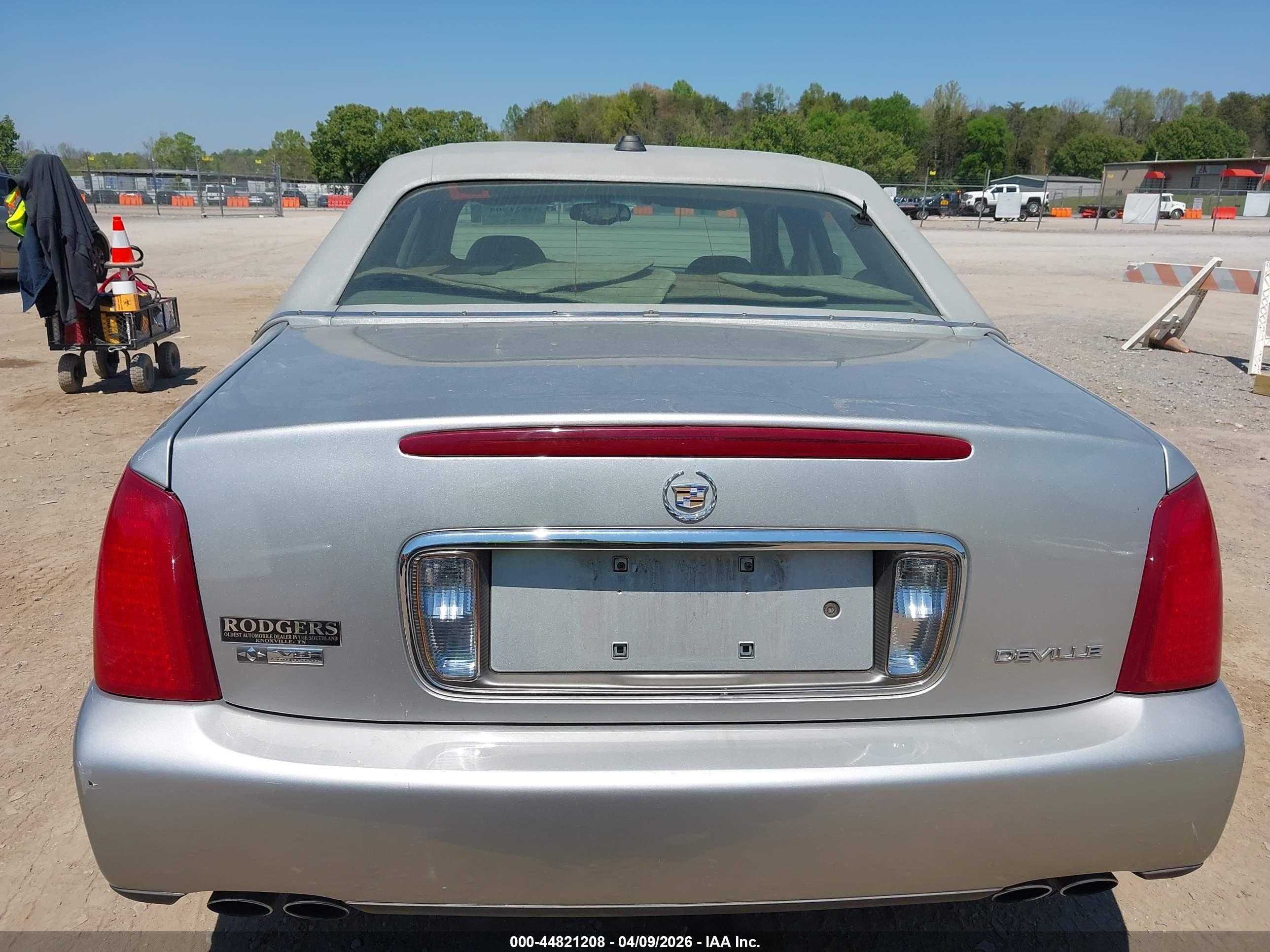 2004 Cadillac Deville Standard Серебряный vin: 1G6KD54Y24U227797