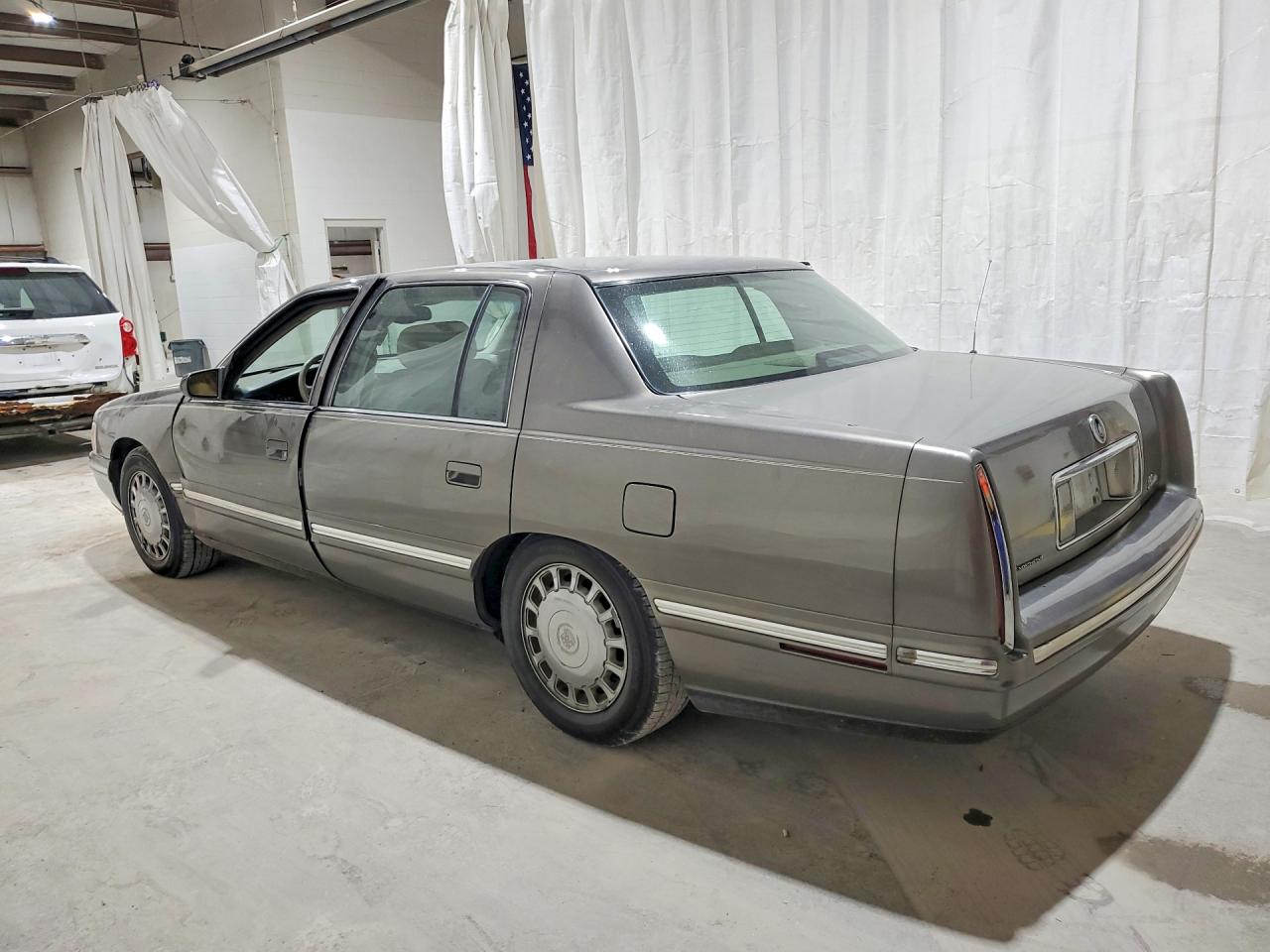 1998 Cadillac Deville Silver vin: 1G6KD54Y2WU742222