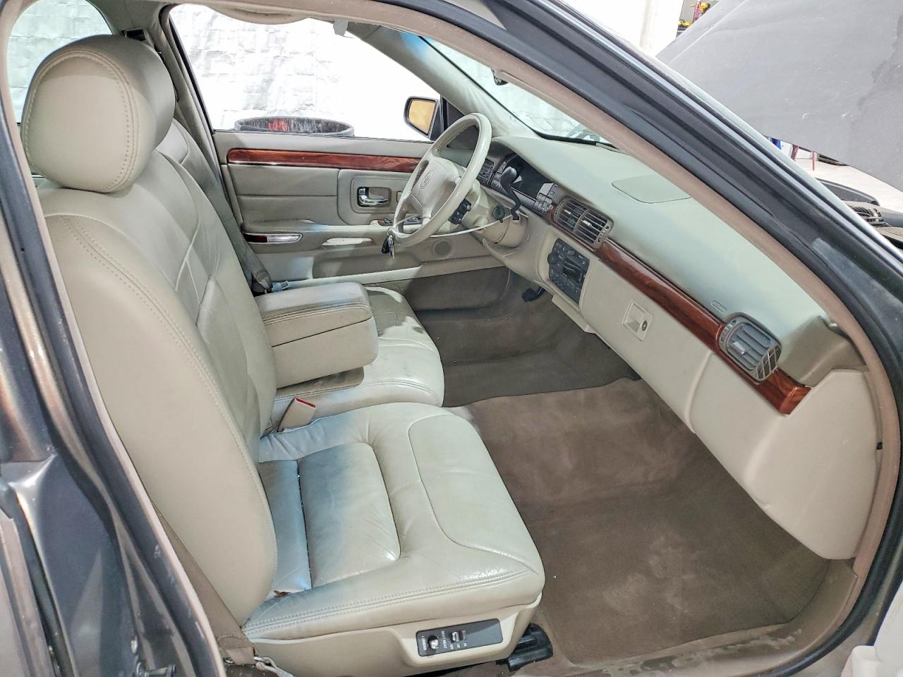 1998 Cadillac Deville Silver vin: 1G6KD54Y2WU742222