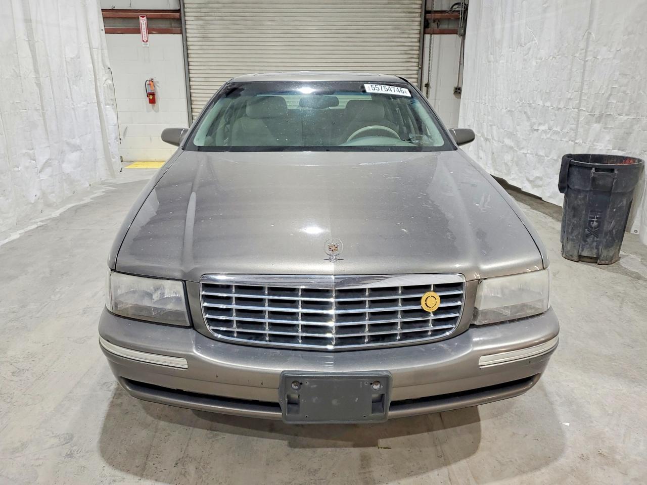 1998 Cadillac Deville Silver vin: 1G6KD54Y2WU742222