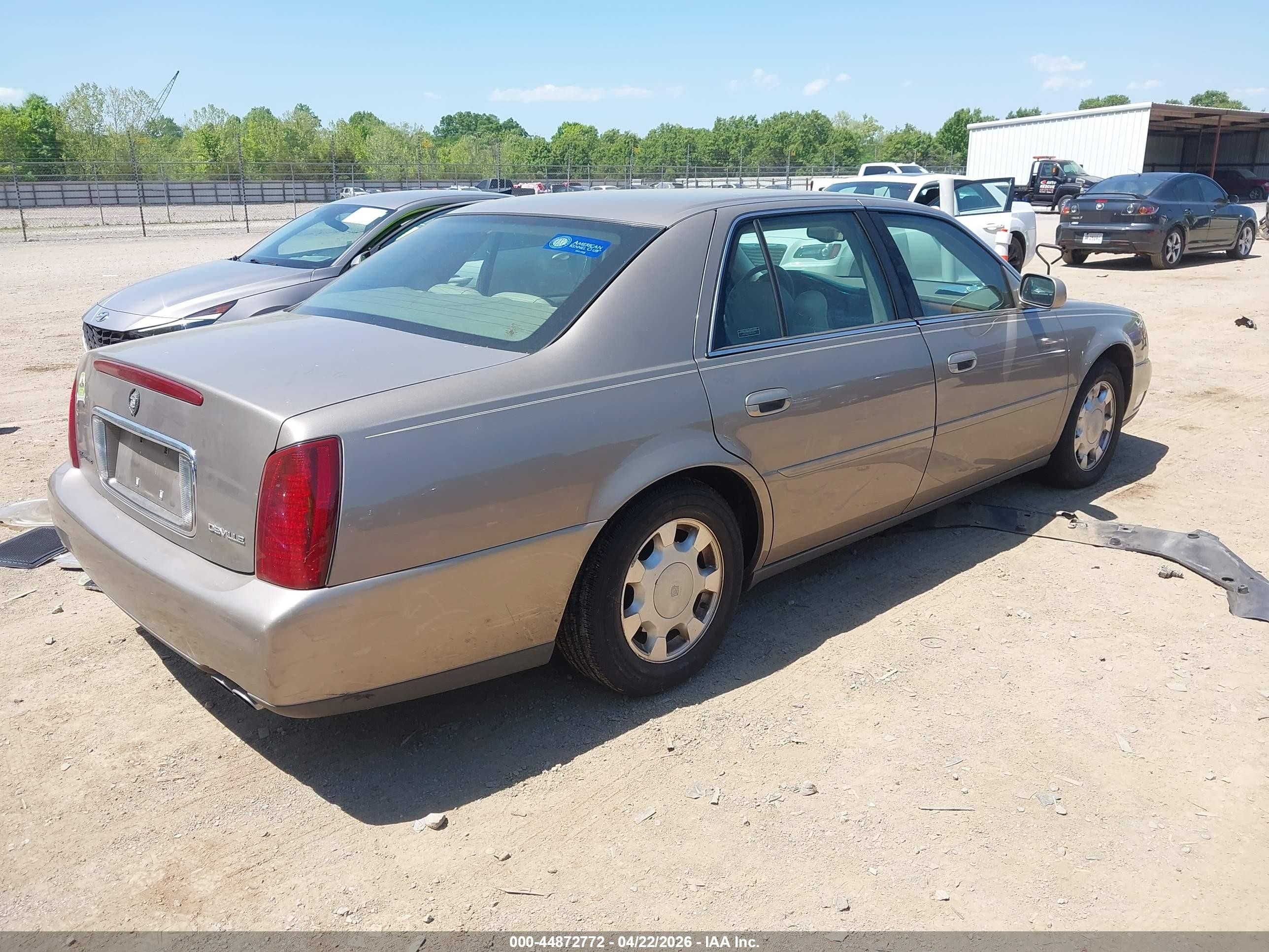 2000 Cadillac Deville Standard Gold vin: 1G6KD54Y2YU201576