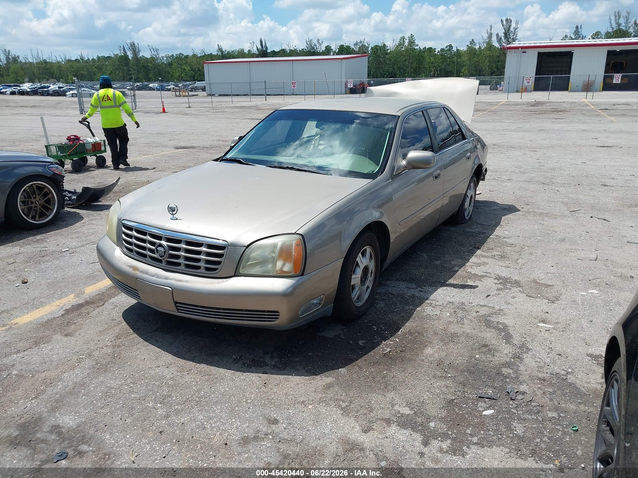 2002 Cadillac Deville   Золотой vin: 1G6KD54Y32U257906
