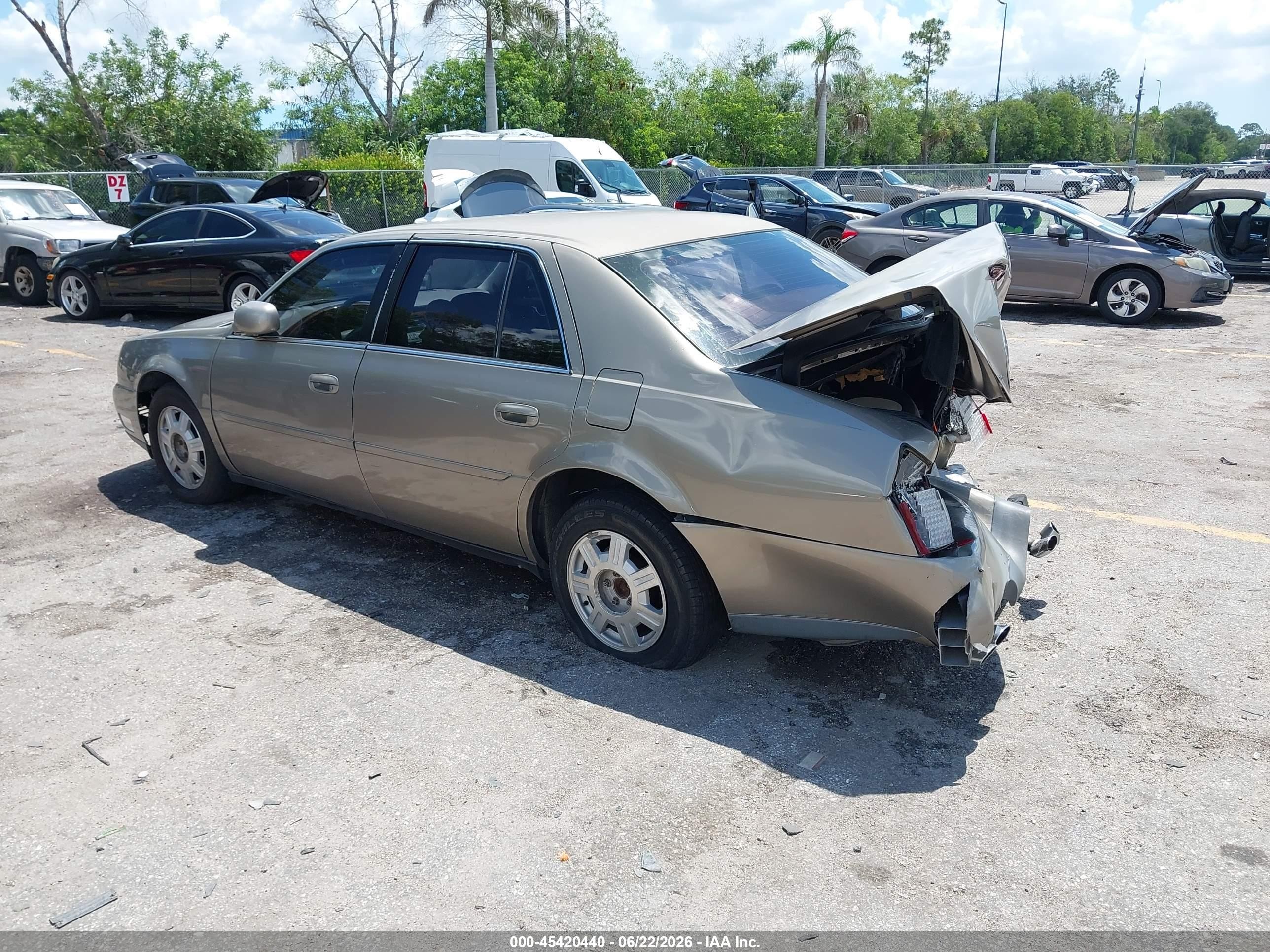 2002 Cadillac Deville   Золотой vin: 1G6KD54Y32U257906