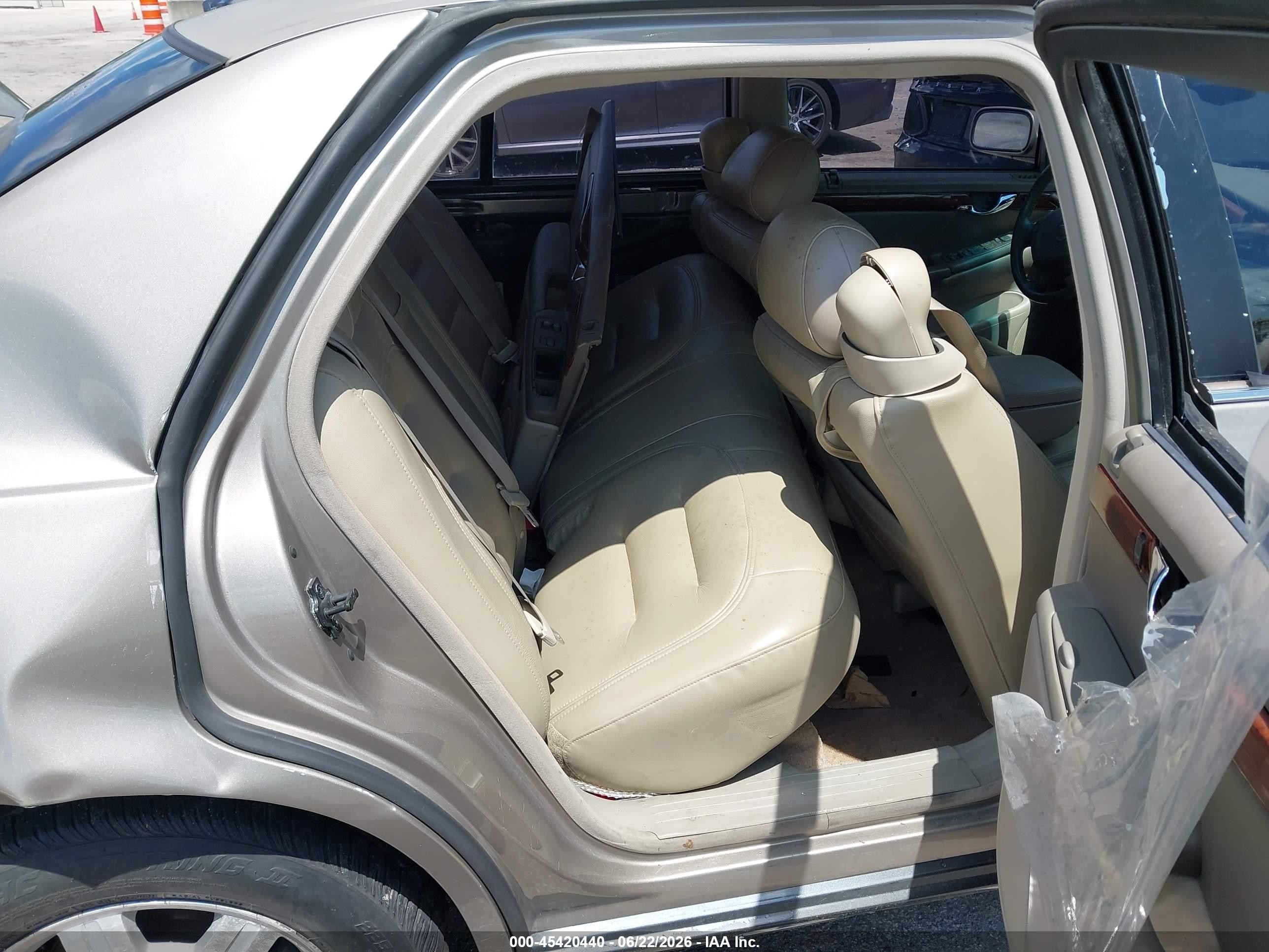 2002 Cadillac Deville   Золотой vin: 1G6KD54Y32U257906