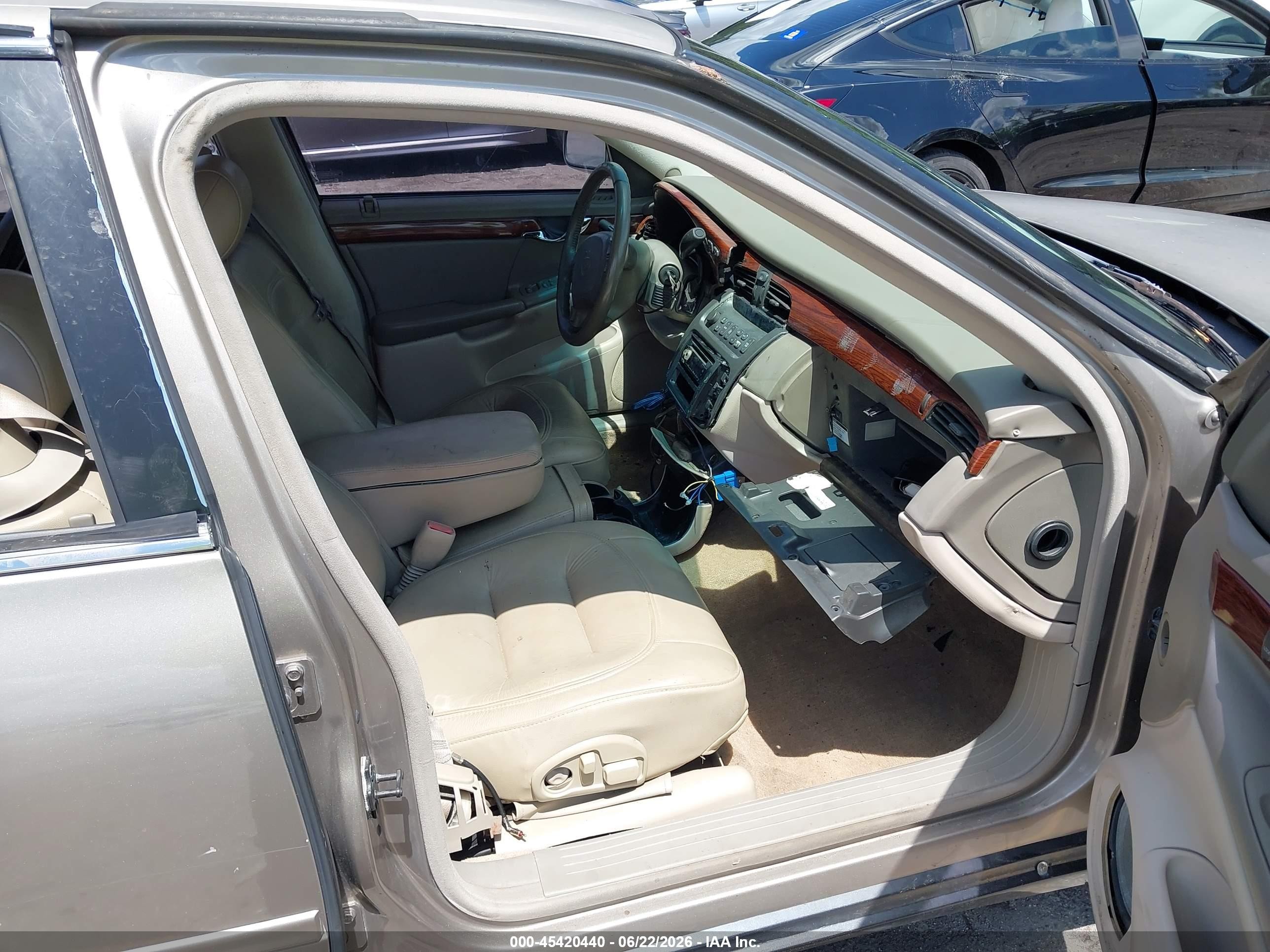 2002 Cadillac Deville   Золотой vin: 1G6KD54Y32U257906