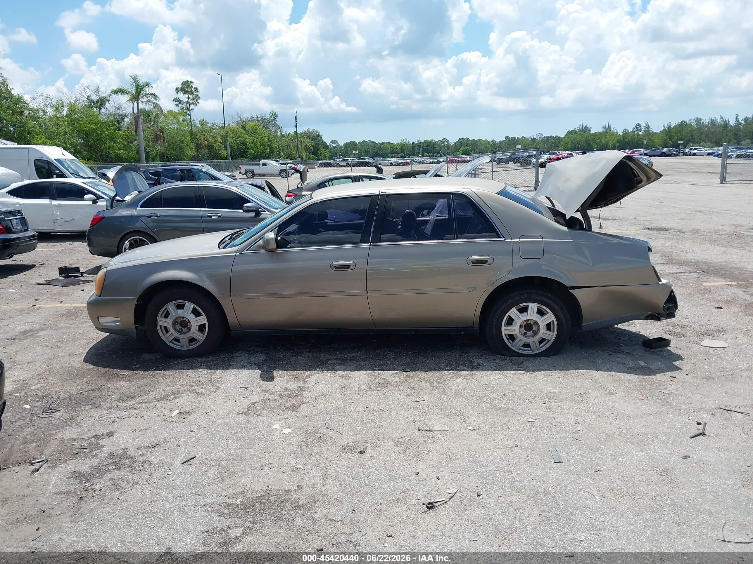2002 Cadillac Deville   Золотой vin: 1G6KD54Y32U257906