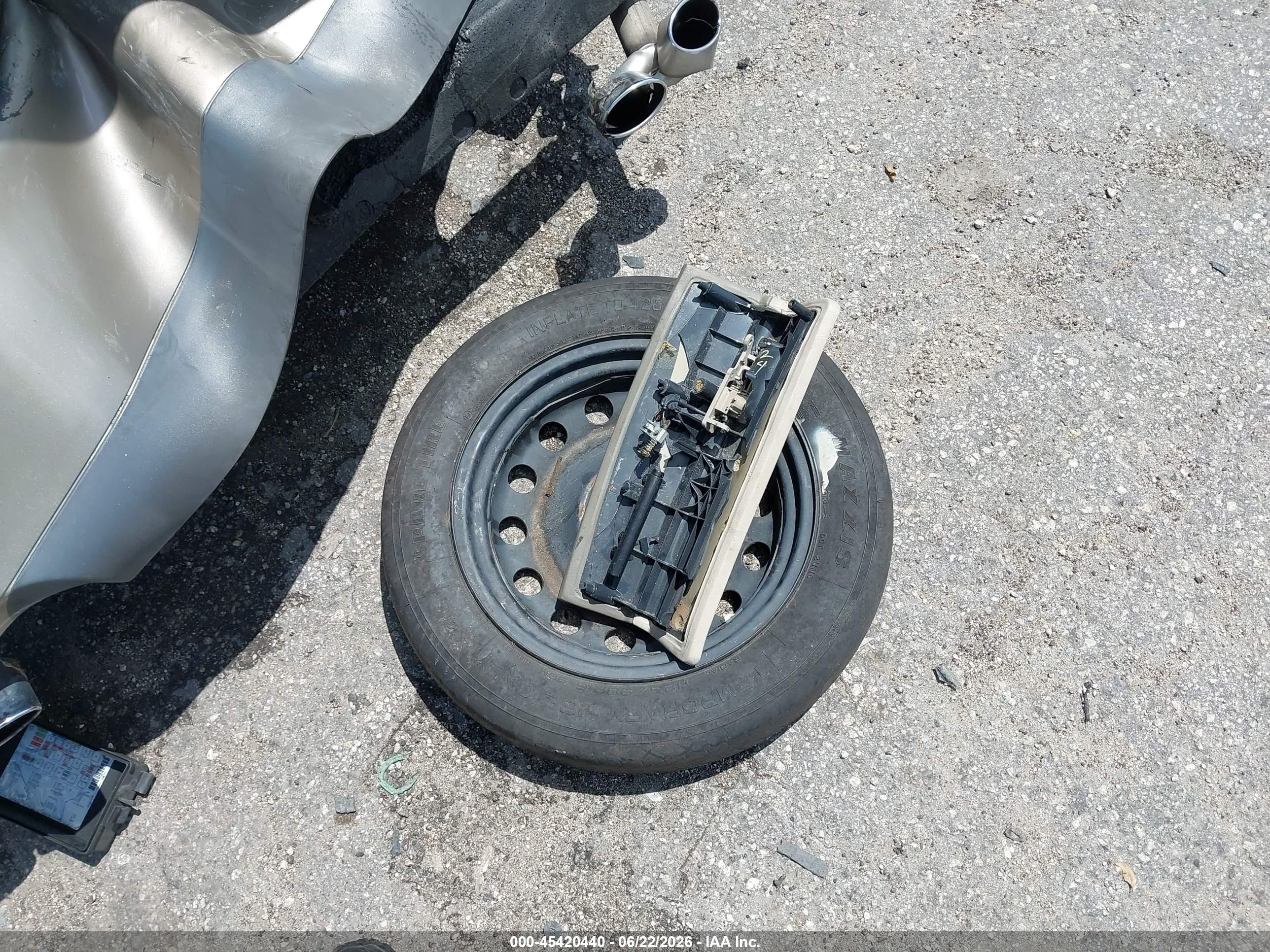 2002 Cadillac Deville   Золотой vin: 1G6KD54Y32U257906