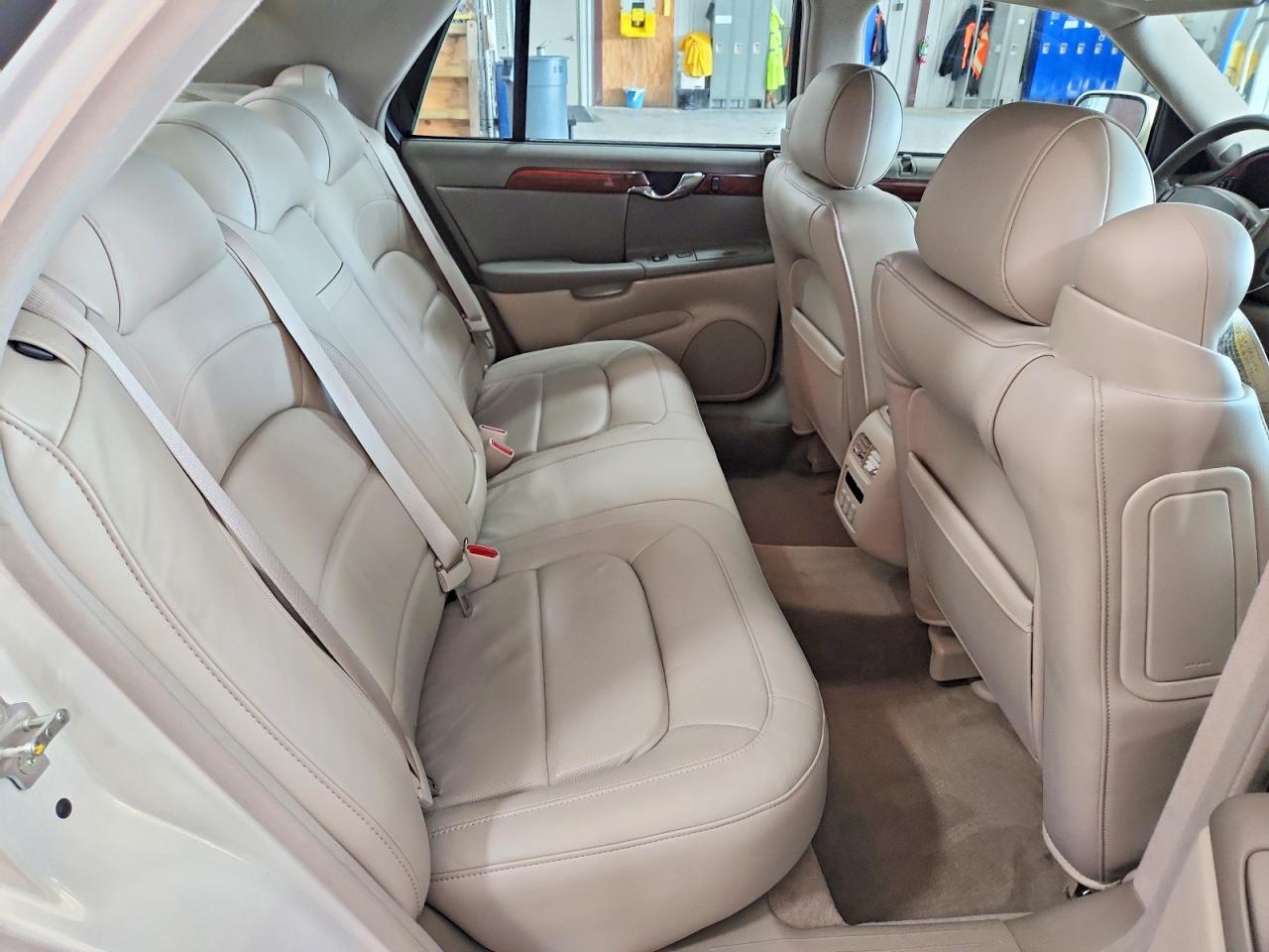 2004 Cadillac Deville Beige vin: 1G6KD54Y34U180277
