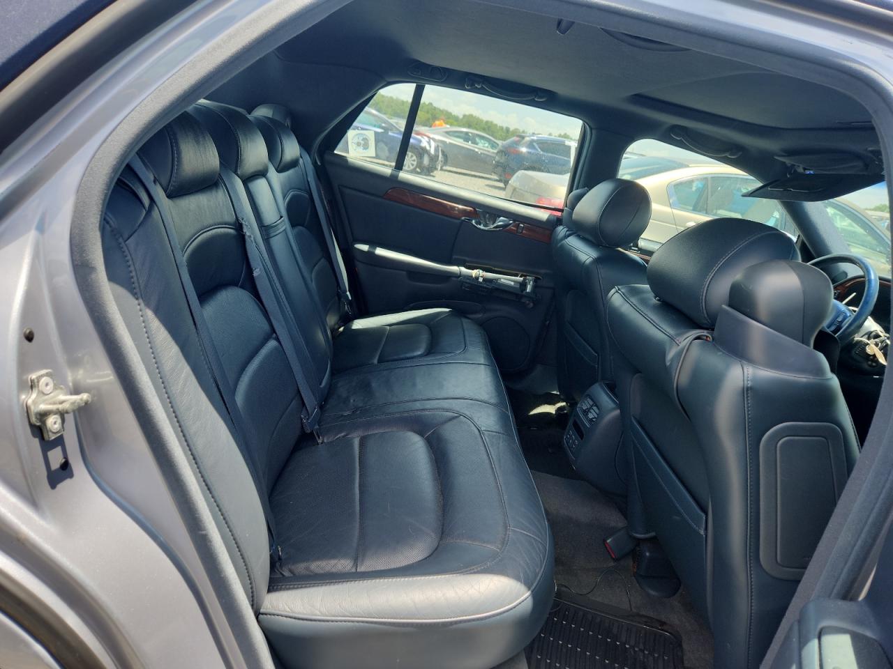 2004 Cadillac Deville Silver vin: 1G6KD54Y34U248450