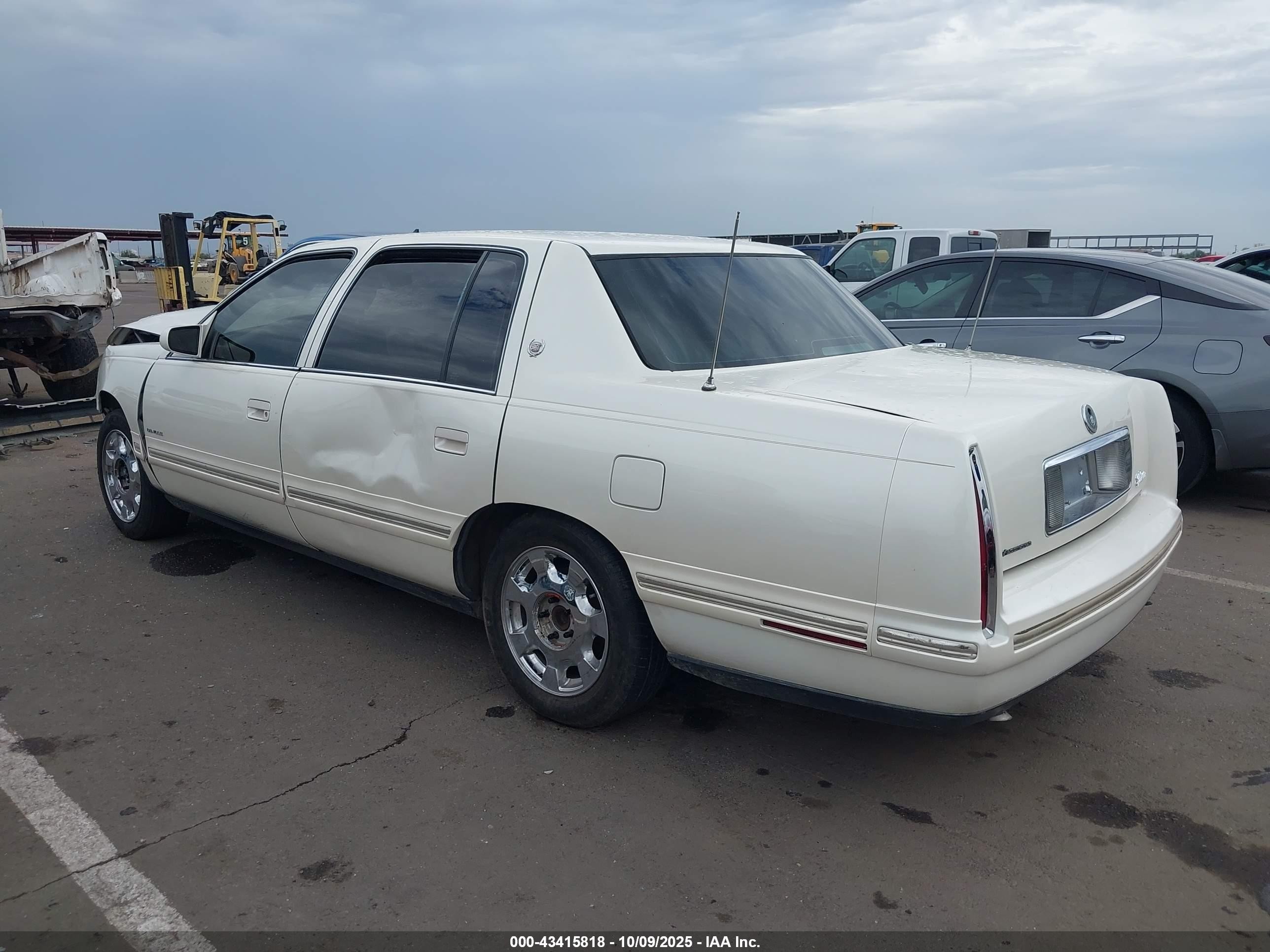 1997 Cadillac Deville Standard White vin: 1G6KD54Y3VU273768