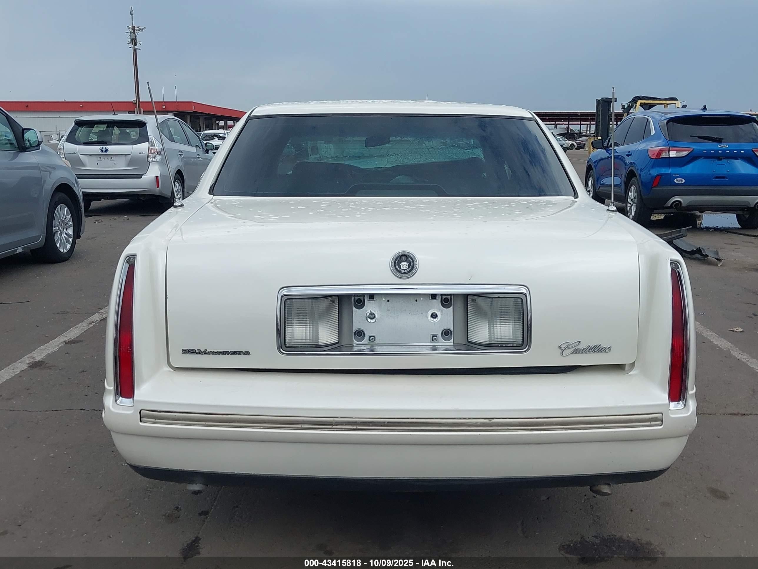 1997 Cadillac Deville Standard White vin: 1G6KD54Y3VU273768
