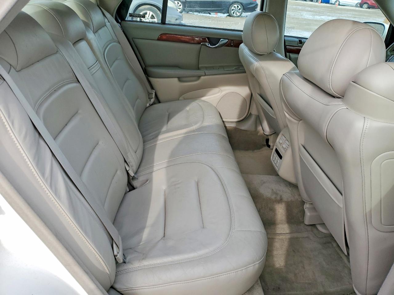 2000 Cadillac Deville White vin: 1G6KD54Y3YU353401