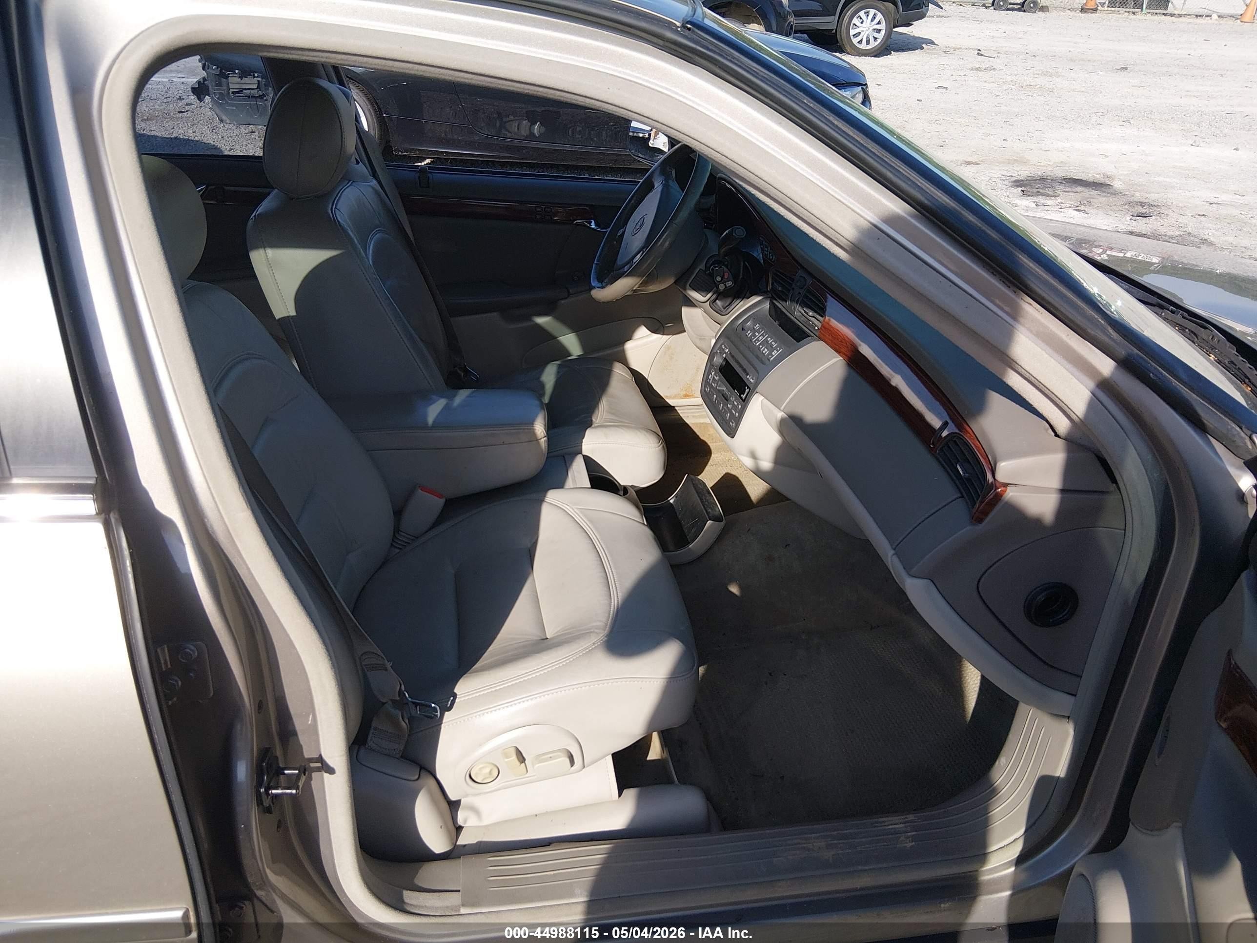 2001 Cadillac Deville Standard Золотой vin: 1G6KD54Y41U286622
