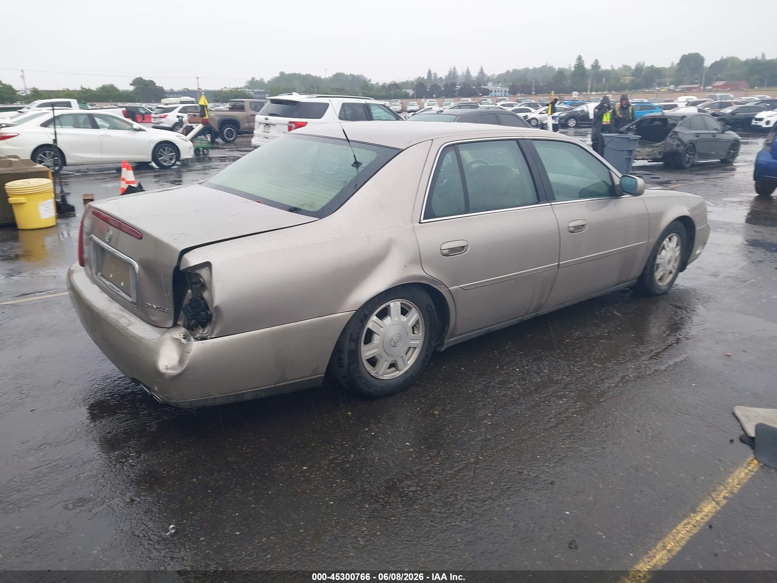 2004 Cadillac Deville Standard Gold vin: 1G6KD54Y44U116359
