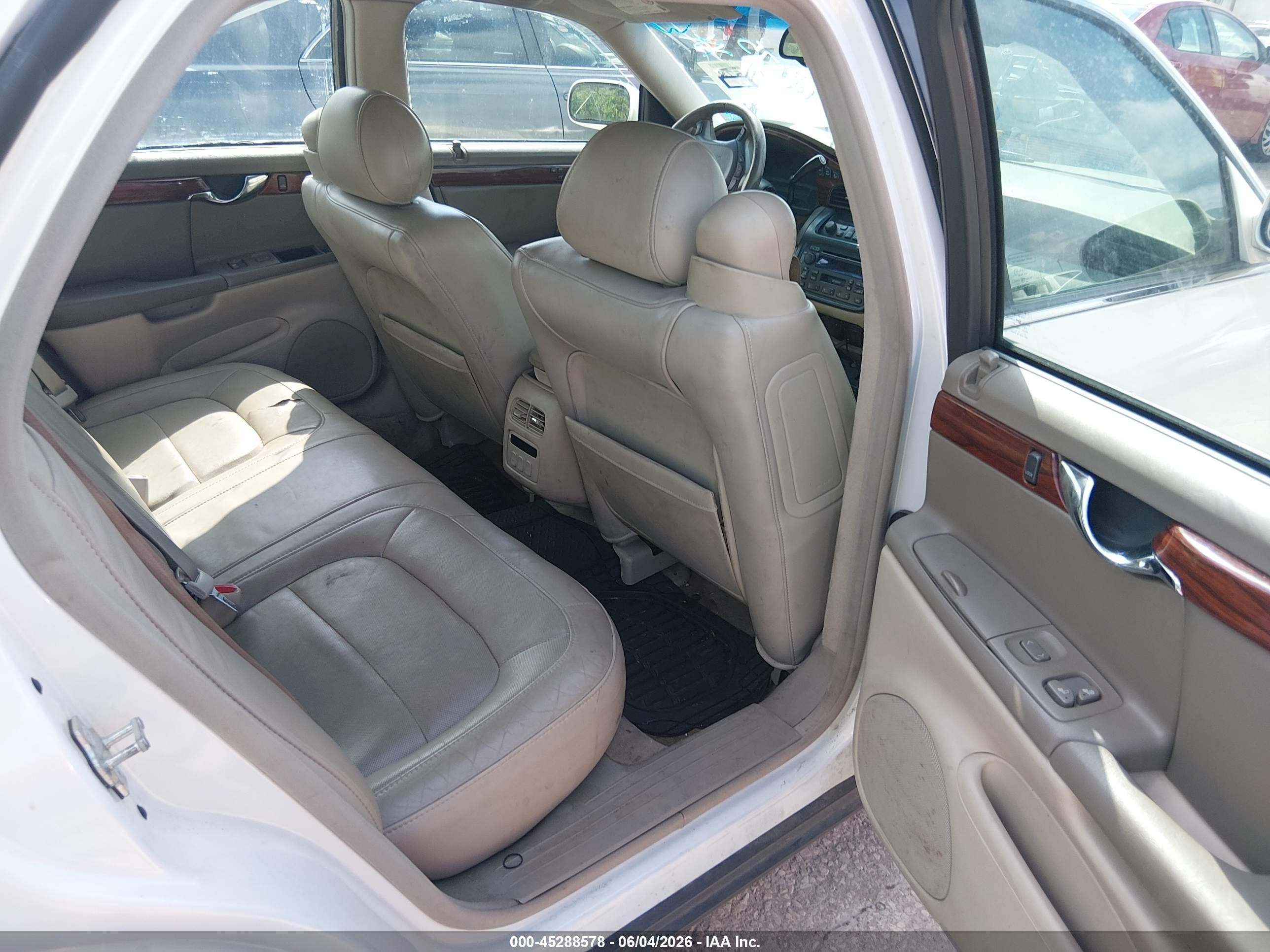 2004 Cadillac Deville Standard Champagne vin: 1G6KD54Y44U217675