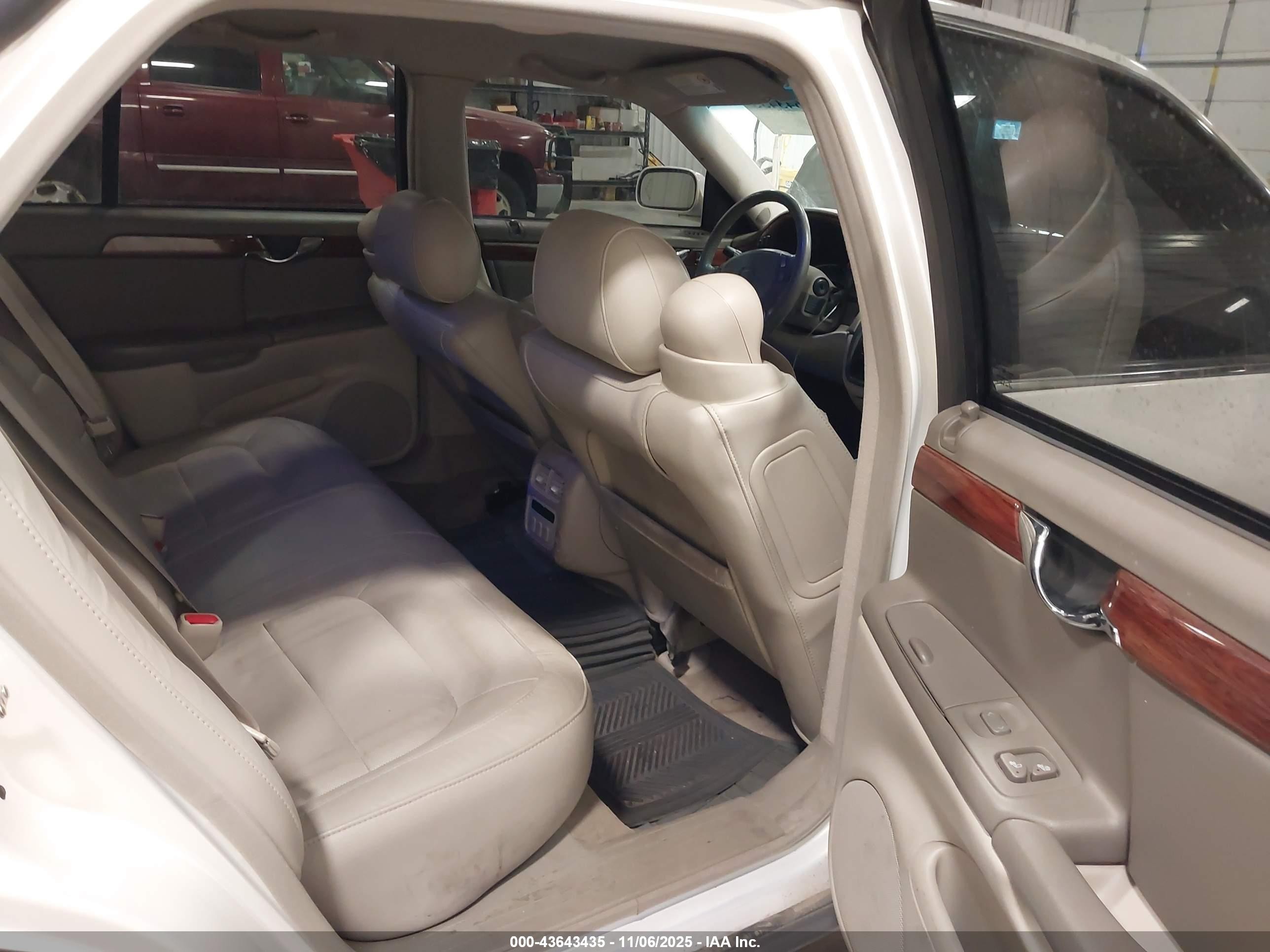 2005 Cadillac Deville Standard White vin: 1G6KD54Y45U196652