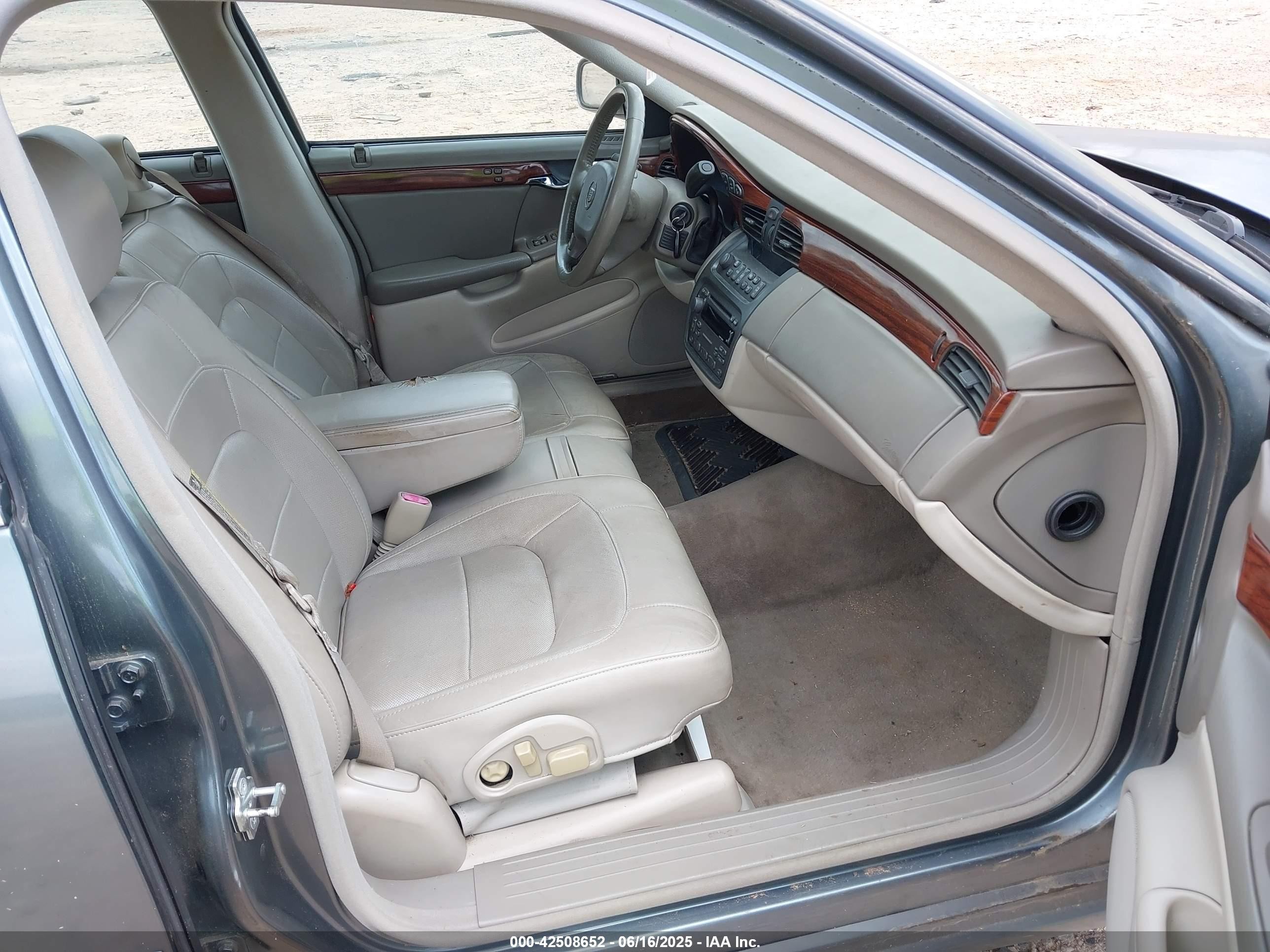 2005 Cadillac Deville Livery Gray vin: 1G6KD54Y45U207732