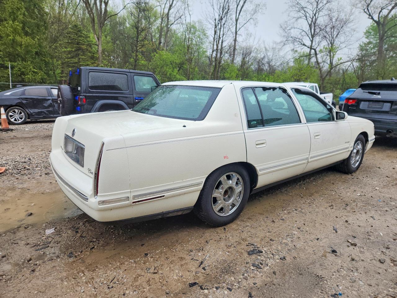 1999 Cadillac Deville Белый vin: 1G6KD54Y4XU722460