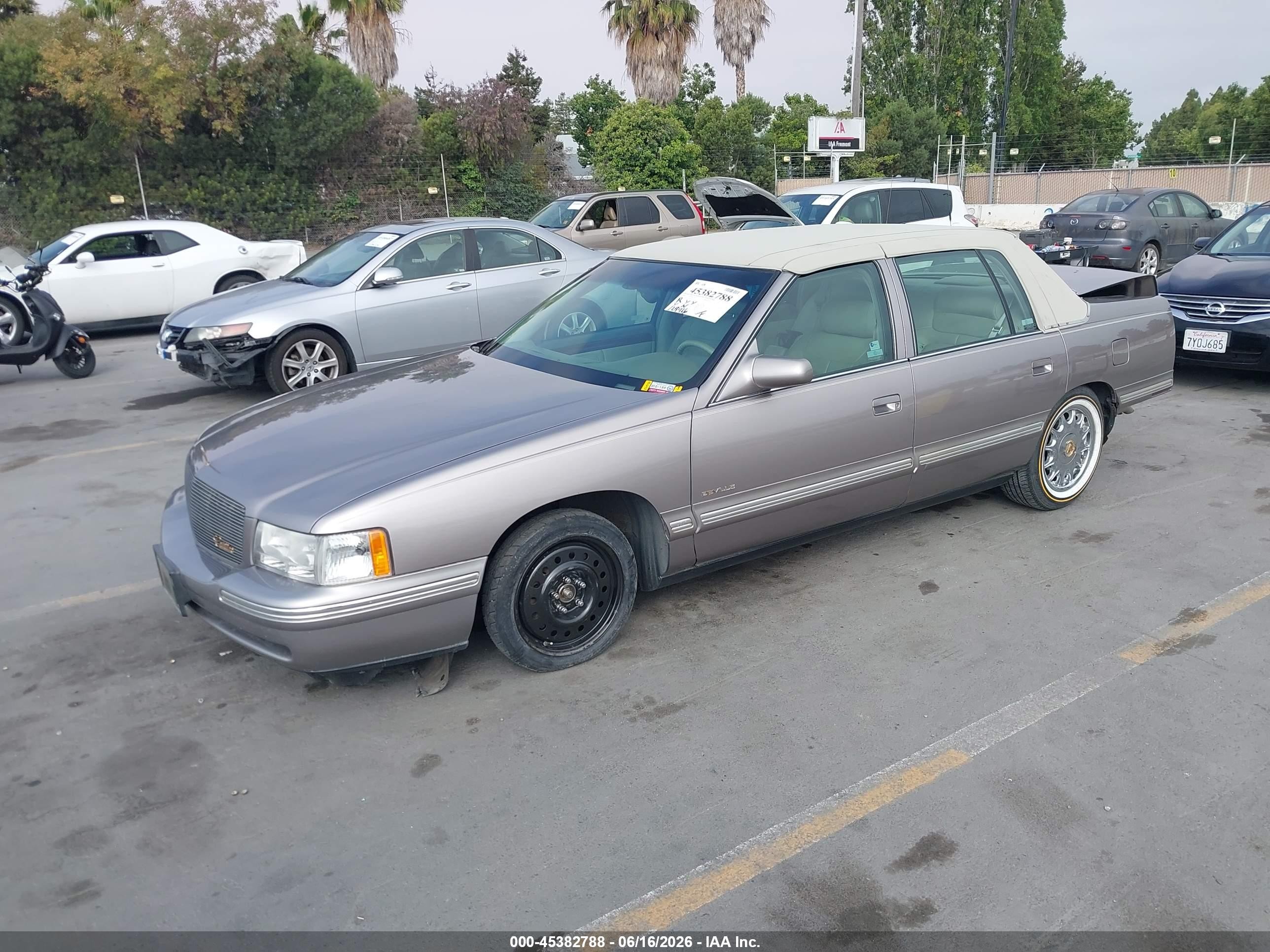 1999 Cadillac Deville Standard Brown vin: 1G6KD54Y4XU732227