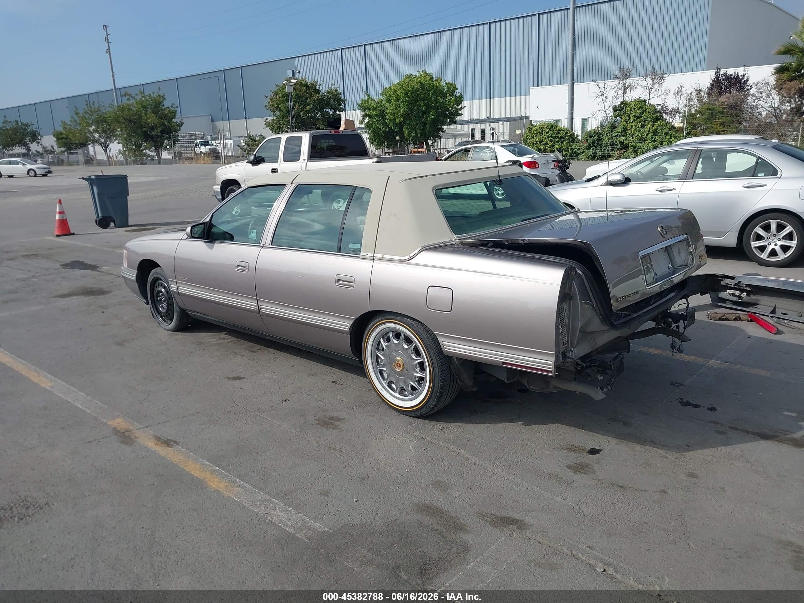 1999 Cadillac Deville Standard Brown vin: 1G6KD54Y4XU732227