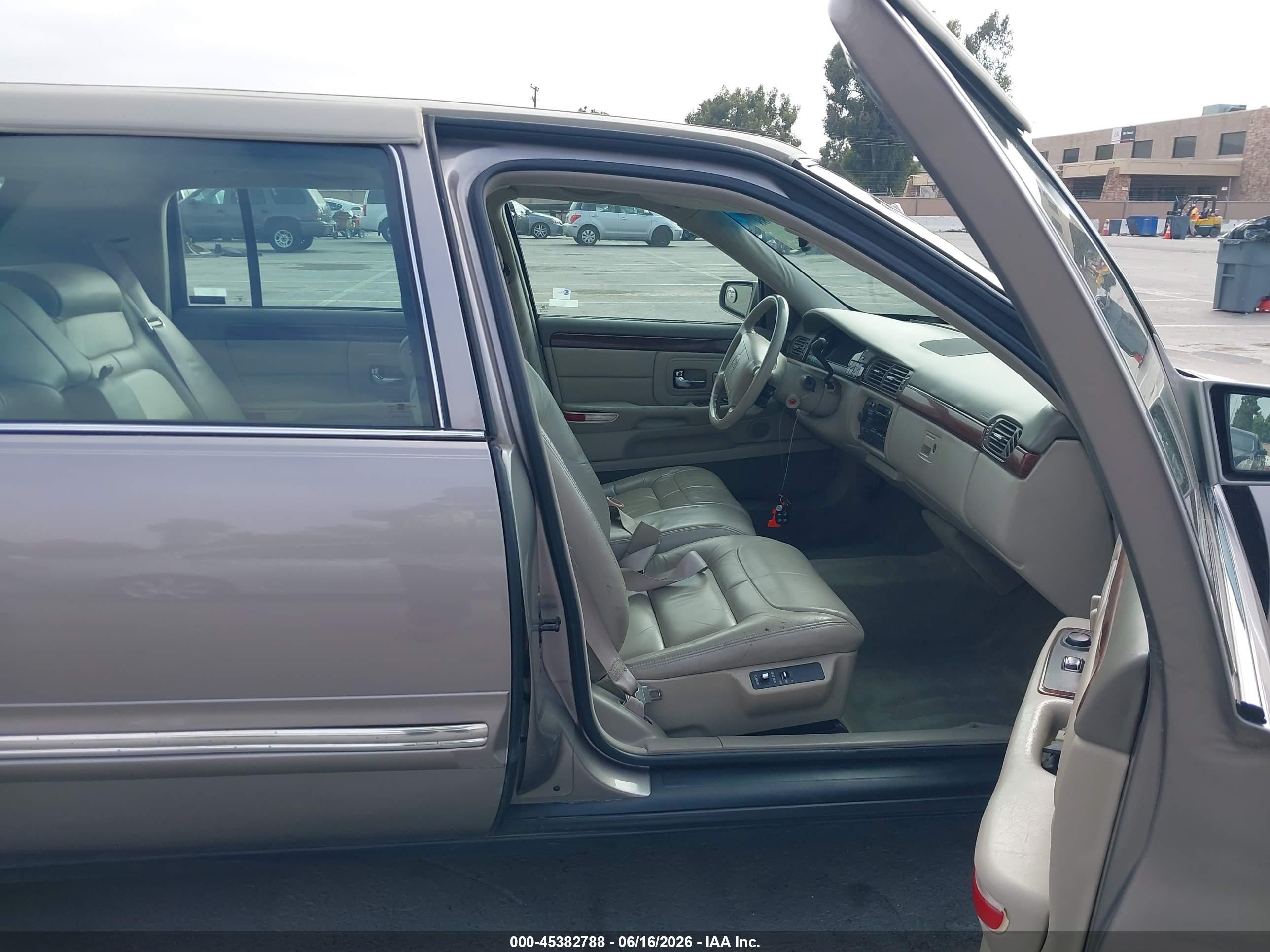 1999 Cadillac Deville Standard Brown vin: 1G6KD54Y4XU732227