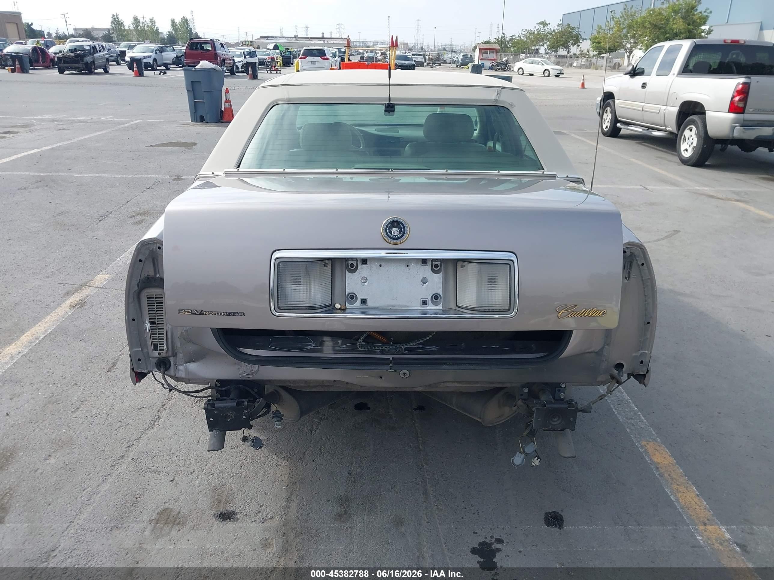 1999 Cadillac Deville Standard Brown vin: 1G6KD54Y4XU732227