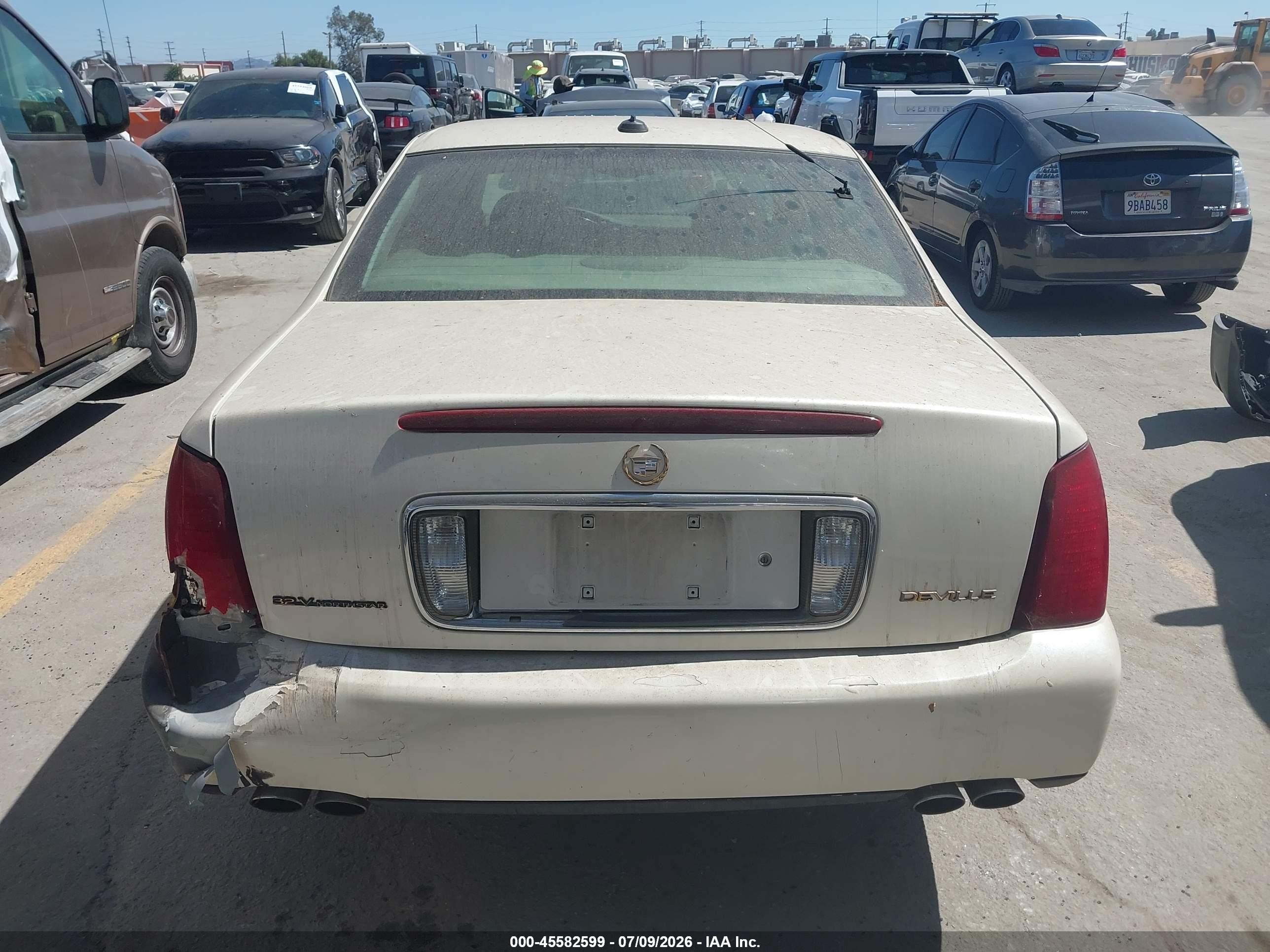 2003 Cadillac Deville Standard Cream vin: 1G6KD54Y53U129247