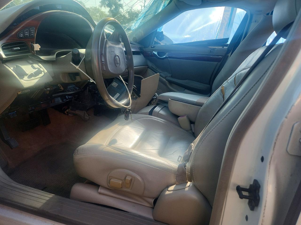 2003 Cadillac Deville White vin: 1G6KD54Y53U275342