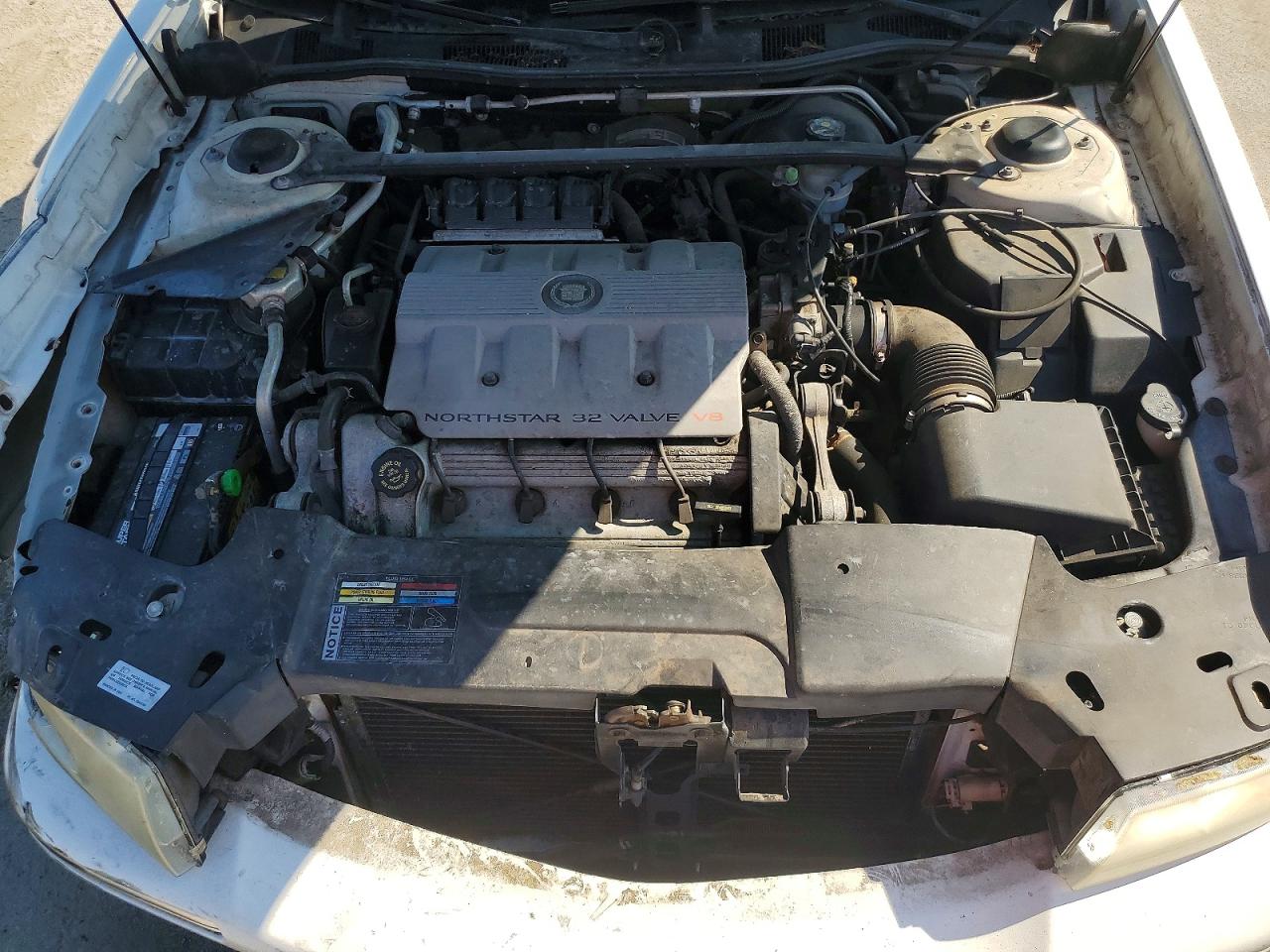 1998 Cadillac Deville Белый vin: 1G6KD54Y5WU767227