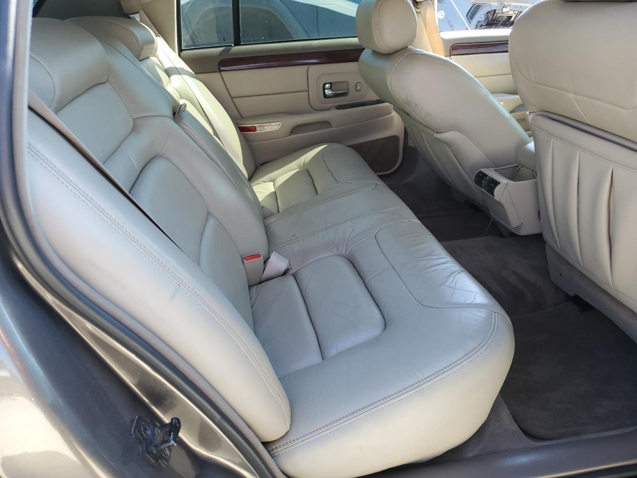 1998 Cadillac Deville Серый vin: 1G6KD54Y5WU781595