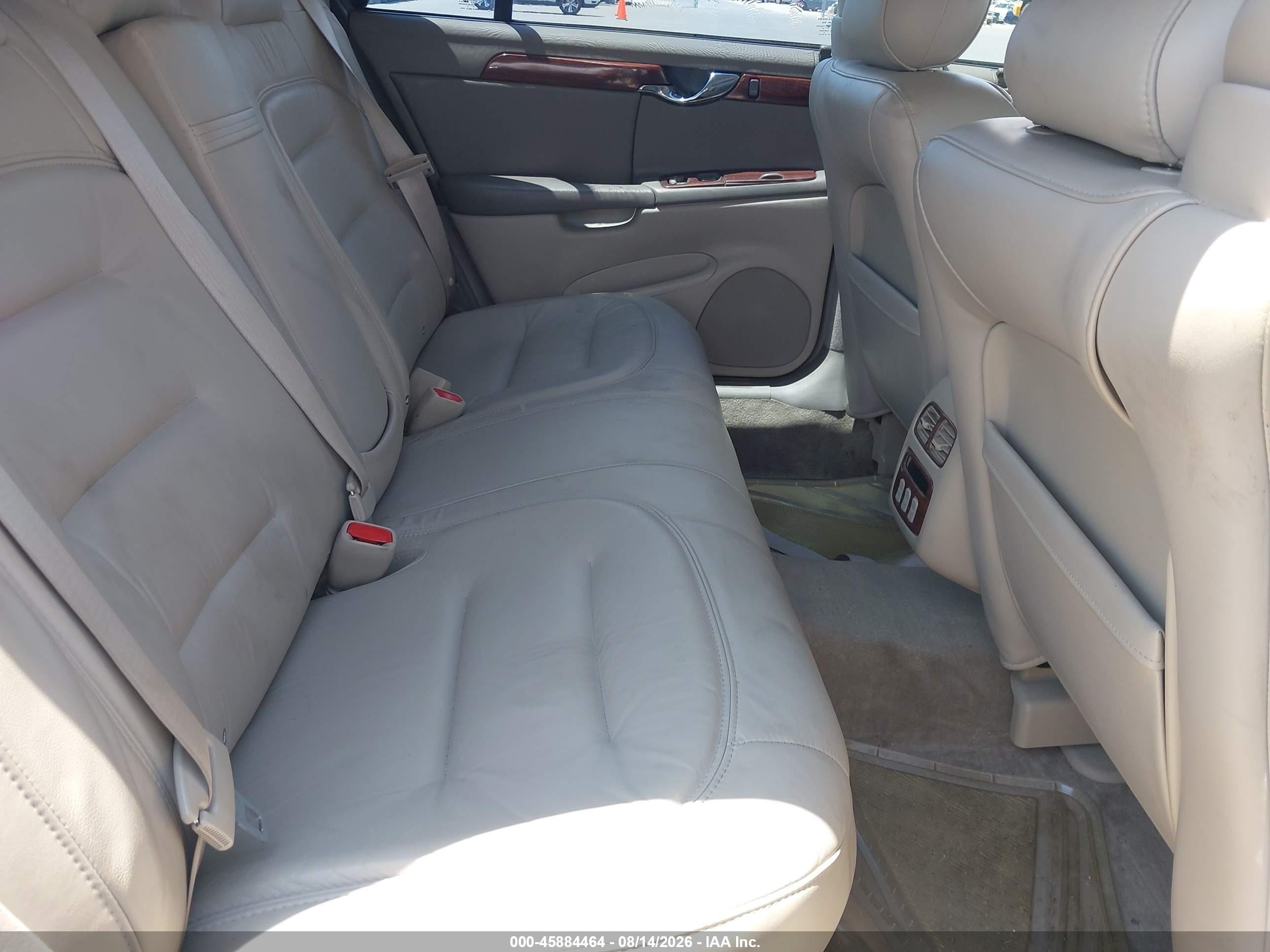 2003 Cadillac Deville Standard White vin: 1G6KD54Y63U271607