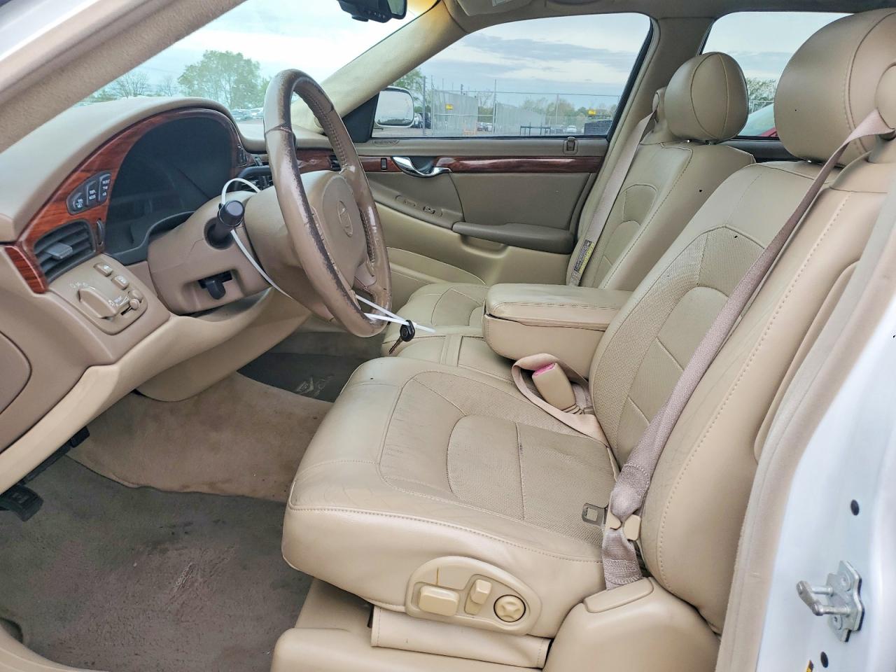 2004 Cadillac Deville White vin: 1G6KD54Y64U224515