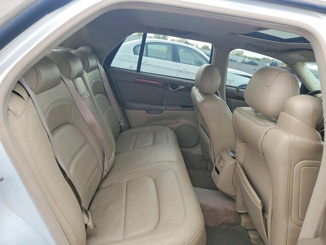 2004 Cadillac Deville White vin: 1G6KD54Y64U224515