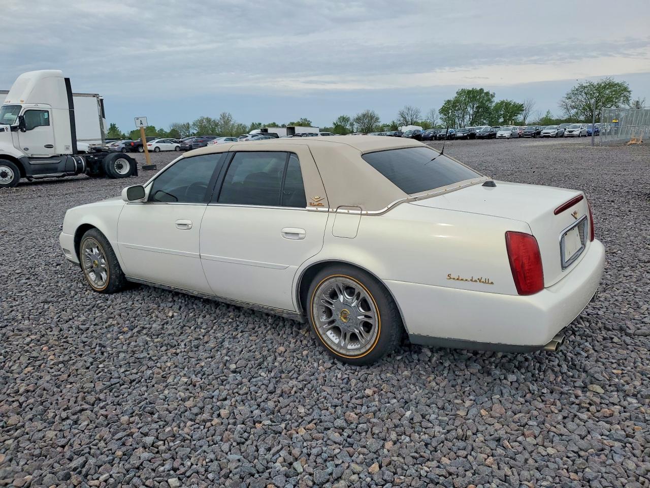 2004 Cadillac Deville White vin: 1G6KD54Y64U224515