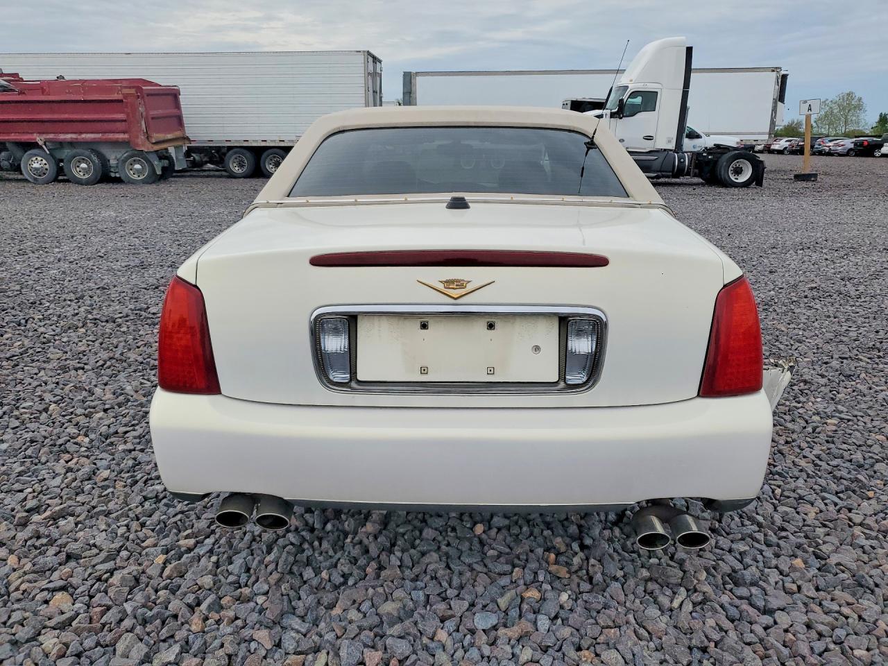 2004 Cadillac Deville White vin: 1G6KD54Y64U224515