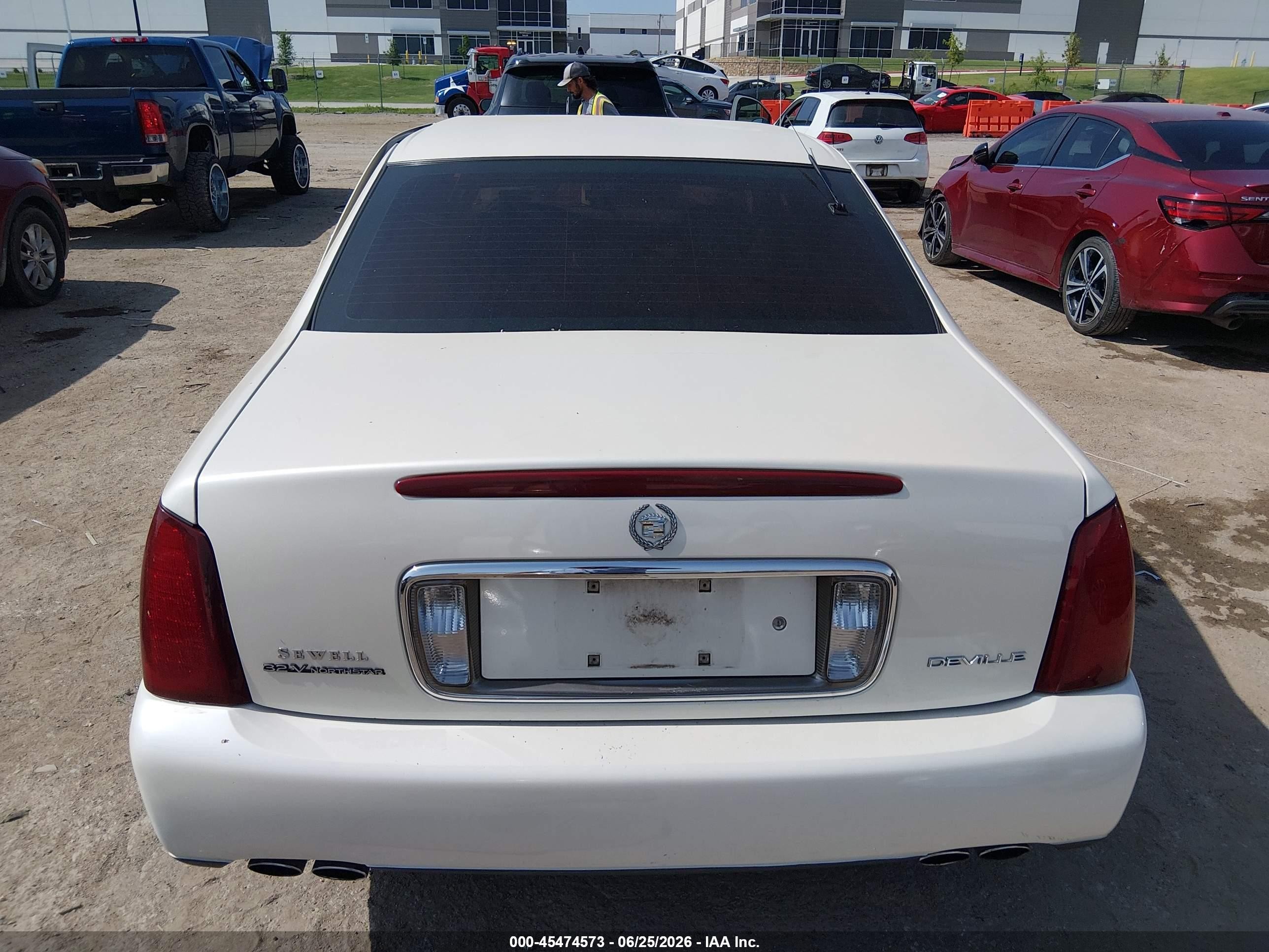 2001 Cadillac Deville Standard W/w20 White vin: 1G6KD54Y71U247393
