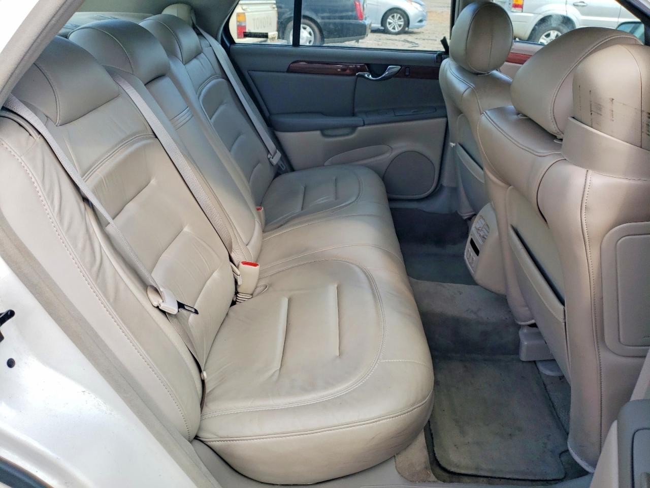 2001 Cadillac Deville Base Белый vin: 1G6KD54Y71U259382