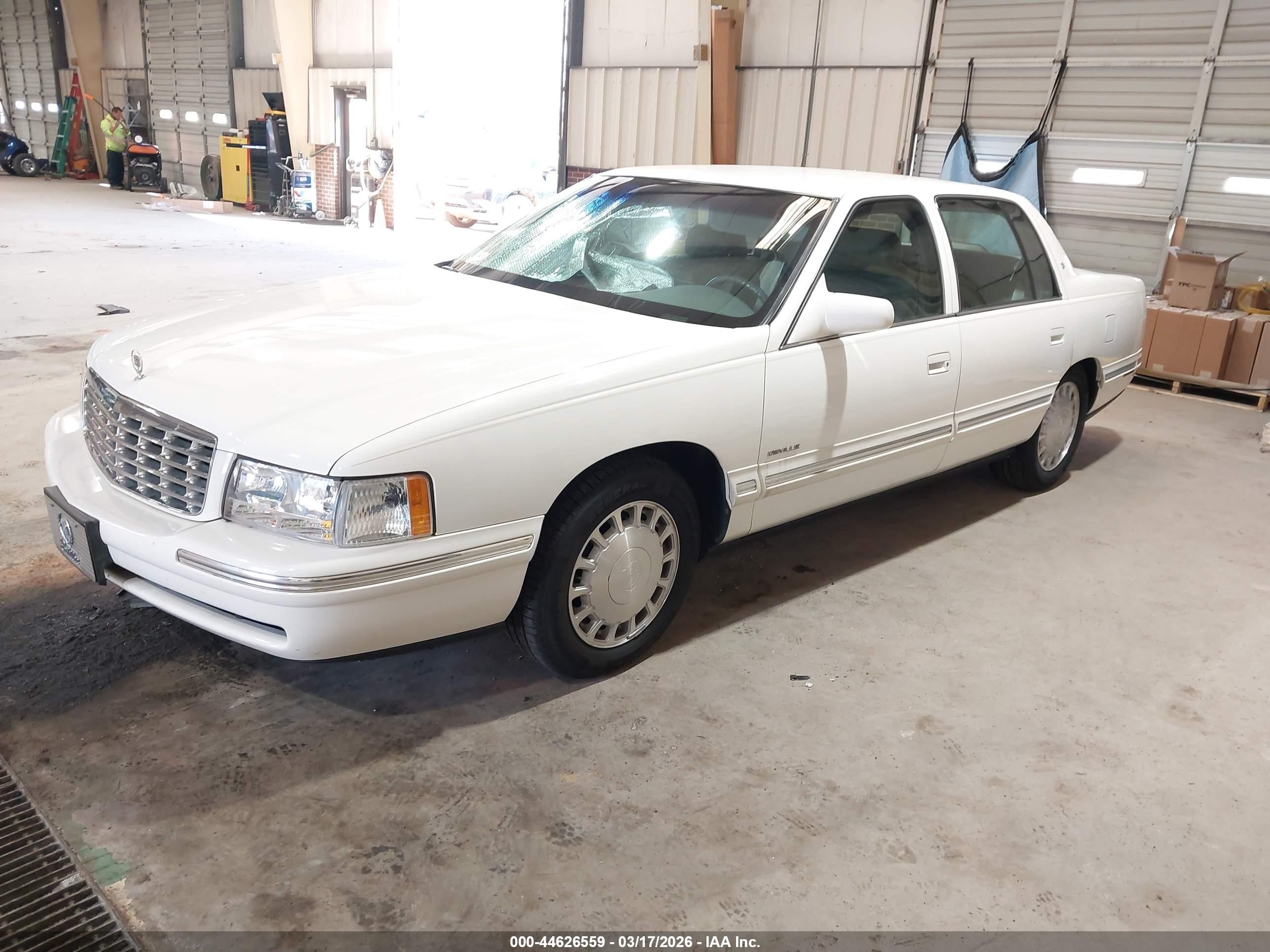 1998 Cadillac Deville Standard White vin: 1G6KD54Y7WU706106