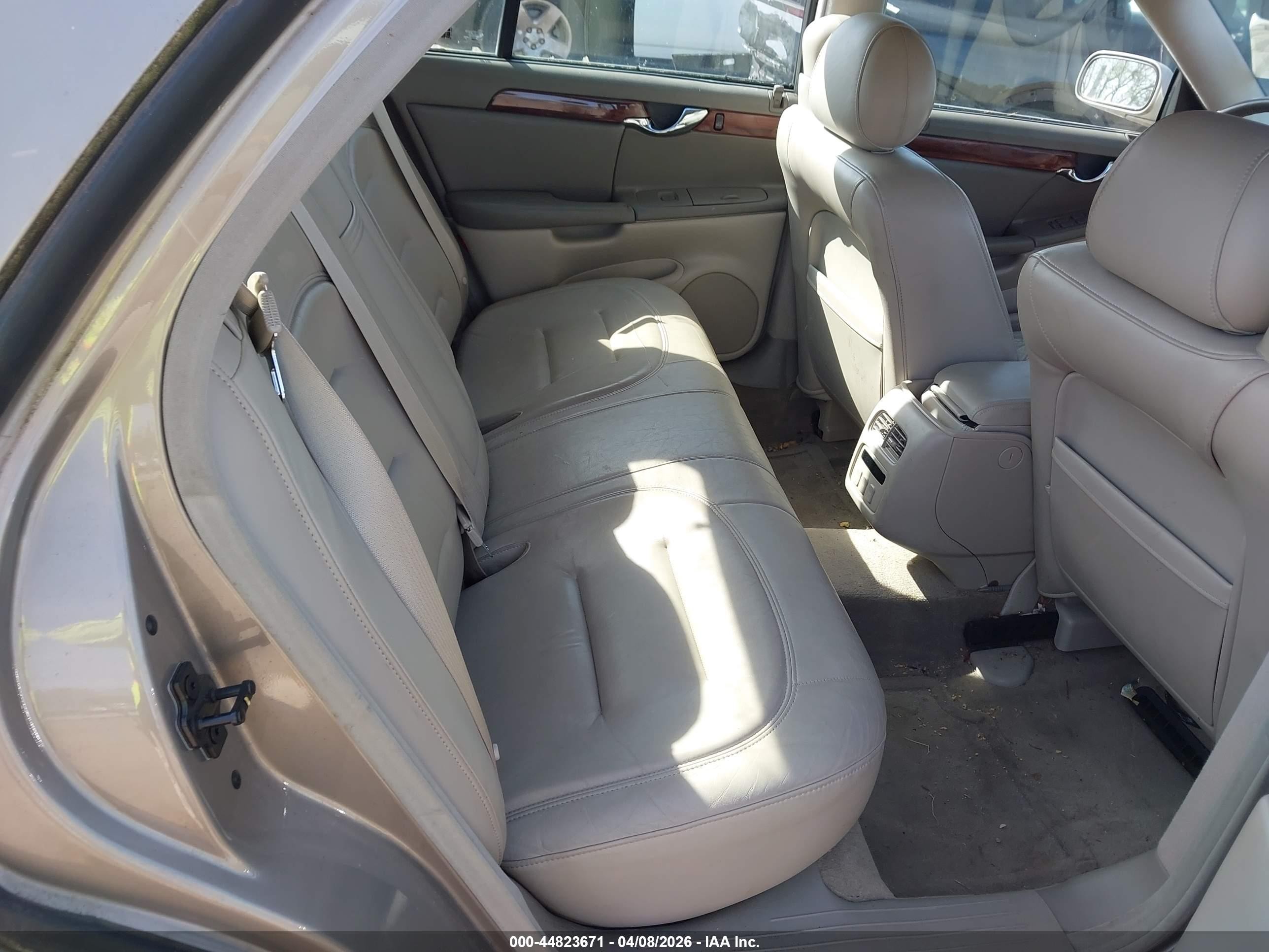 2001 Cadillac Deville Standard W/w20 Коричневый vin: 1G6KD54Y81U238122