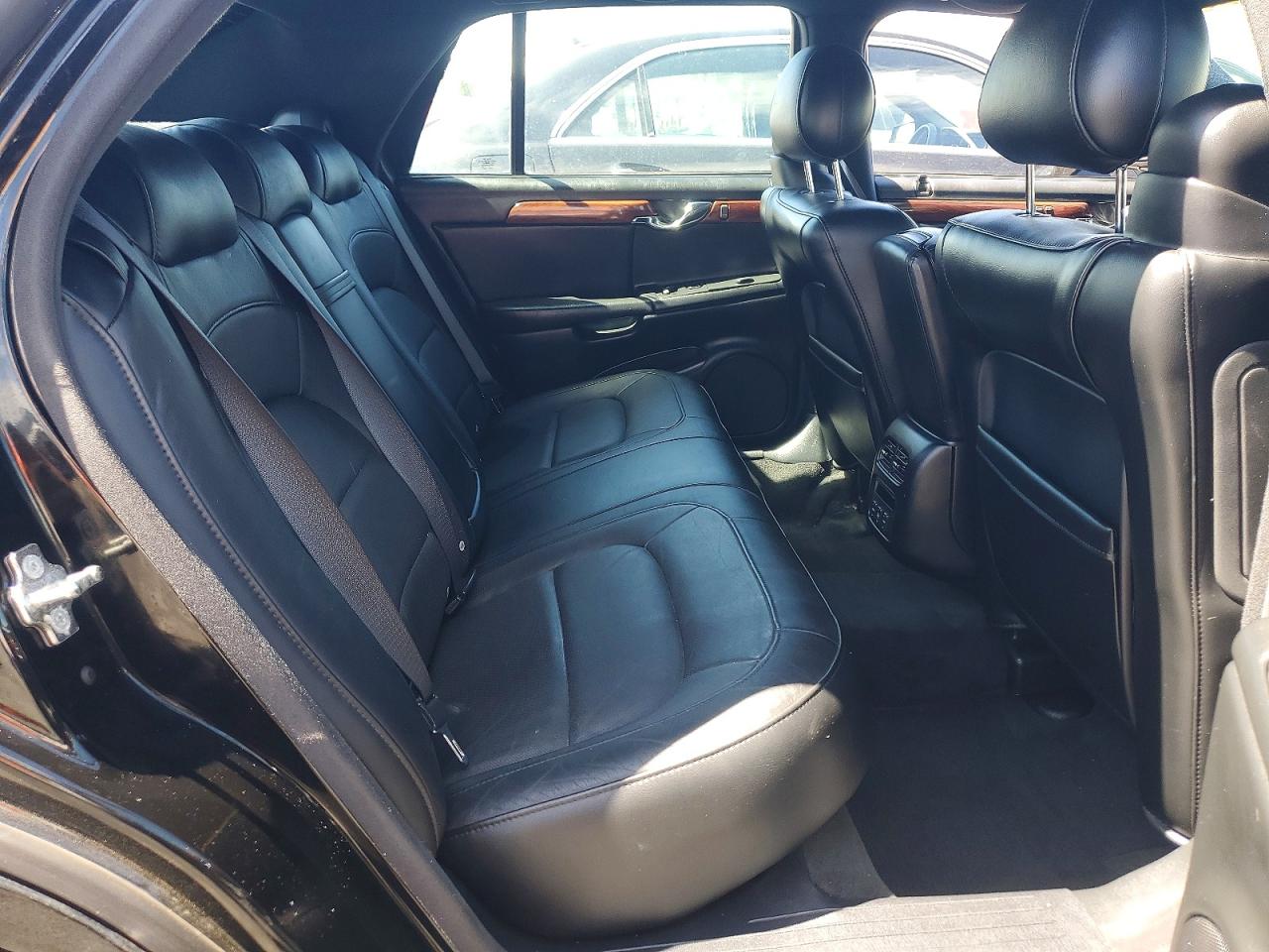 2004 Cadillac Deville Black vin: 1G6KD54Y84U216495