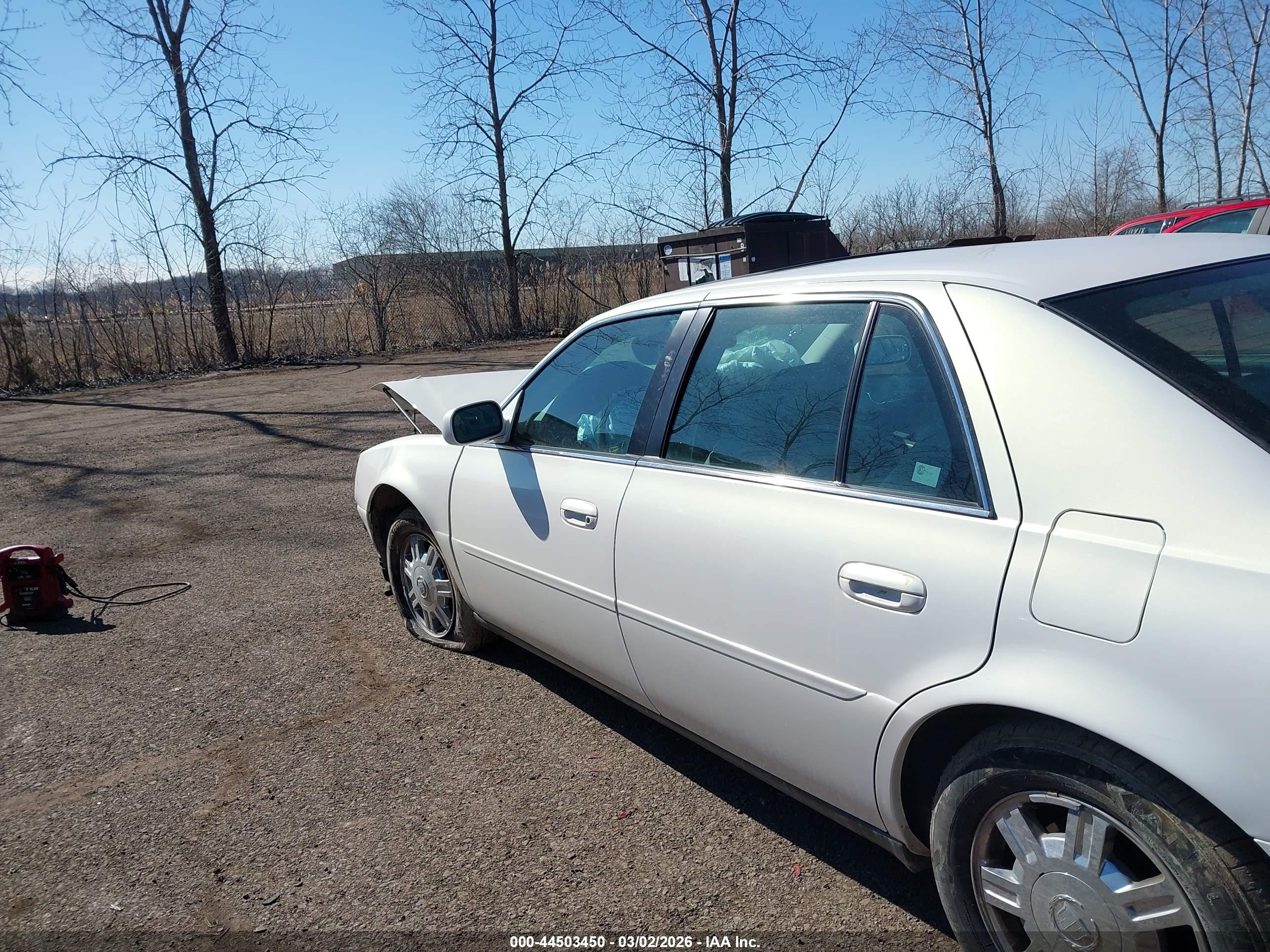 2004 Cadillac Deville Standard White vin: 1G6KD54Y84U234818