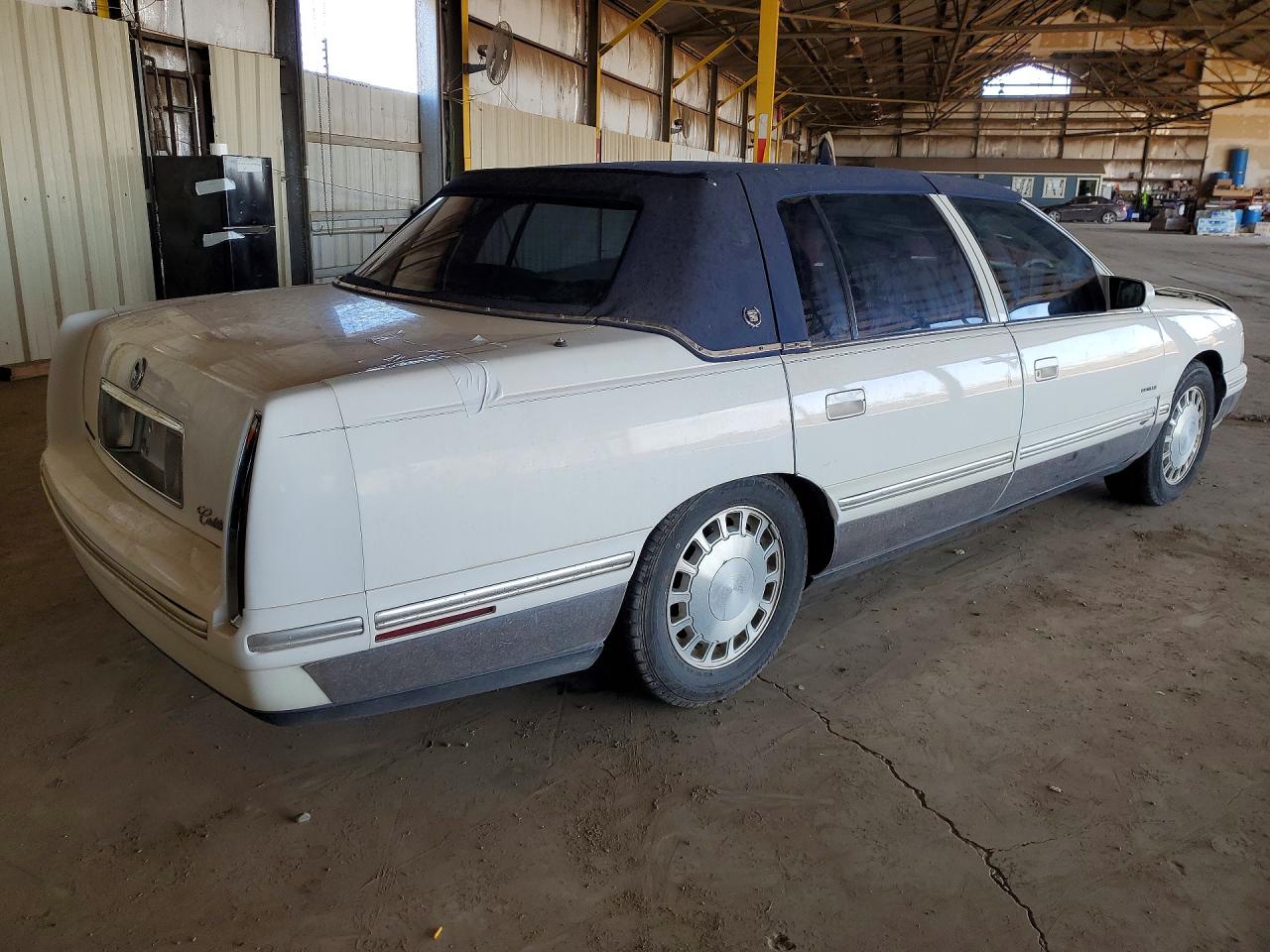 1998 Cadillac Deville White vin: 1G6KD54Y8WU757906