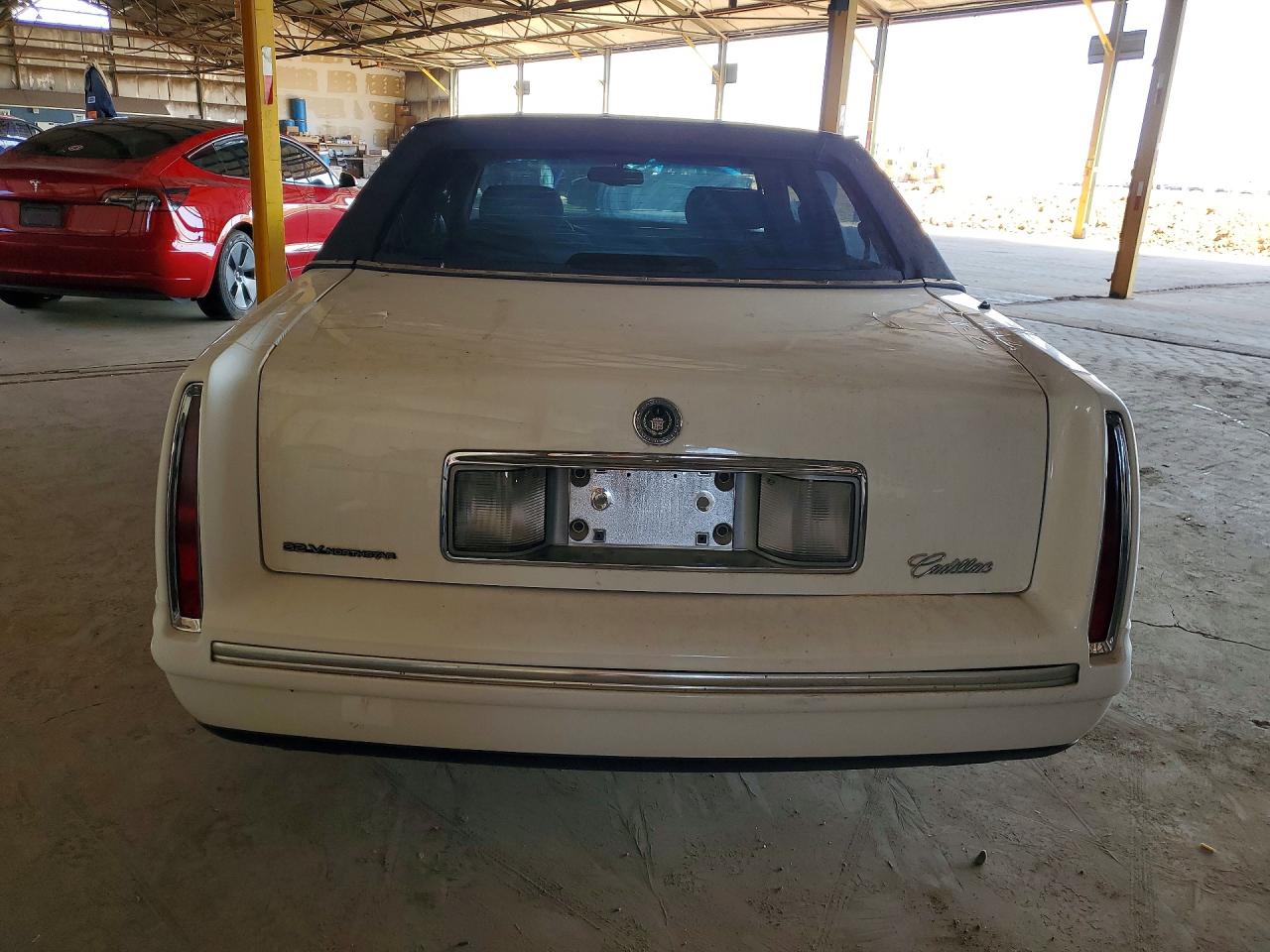 1998 Cadillac Deville White vin: 1G6KD54Y8WU757906