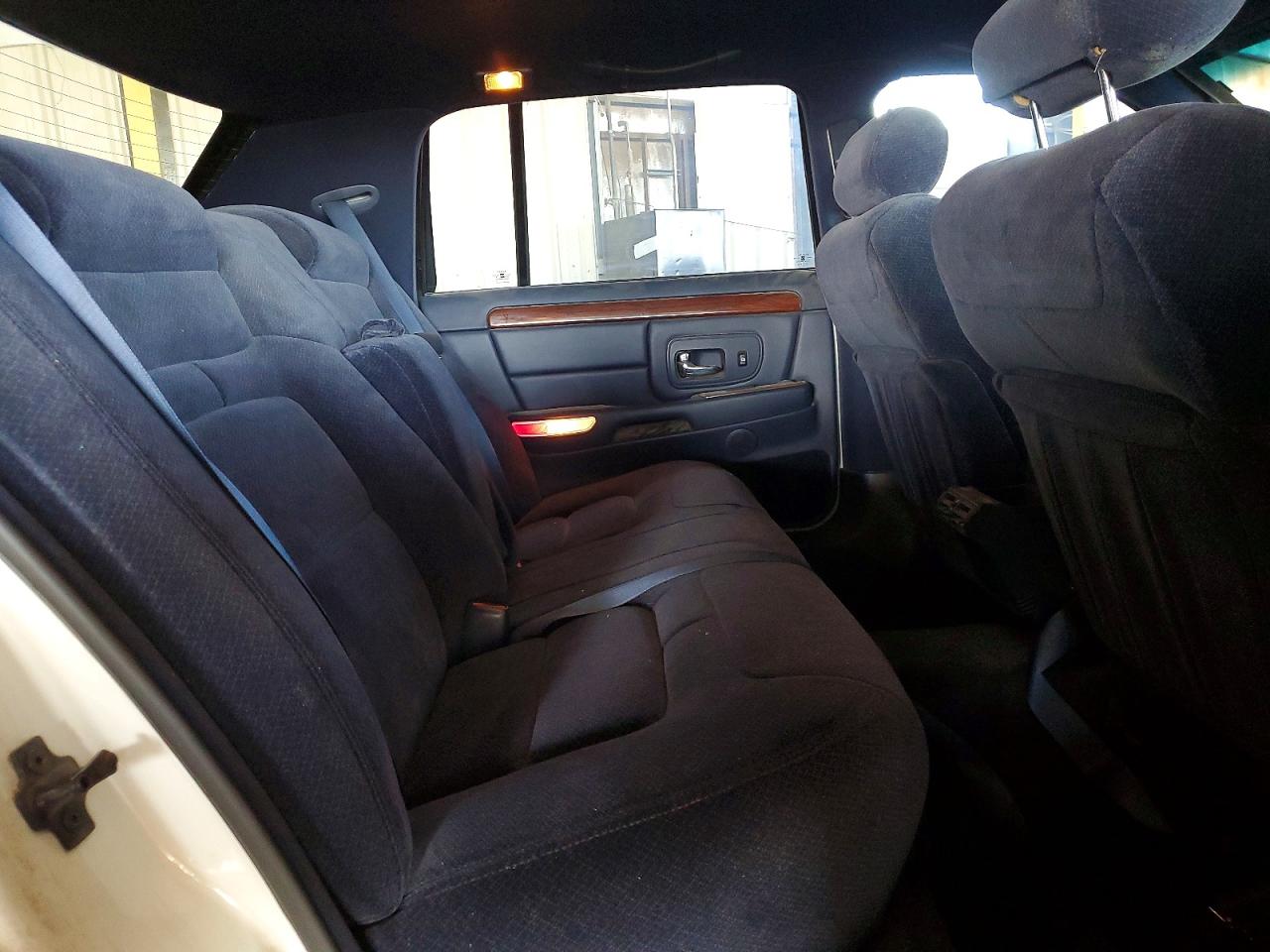 1998 Cadillac Deville White vin: 1G6KD54Y8WU757906