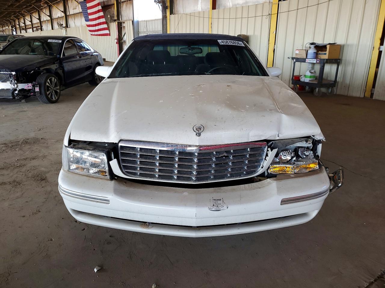 1998 Cadillac Deville White vin: 1G6KD54Y8WU757906