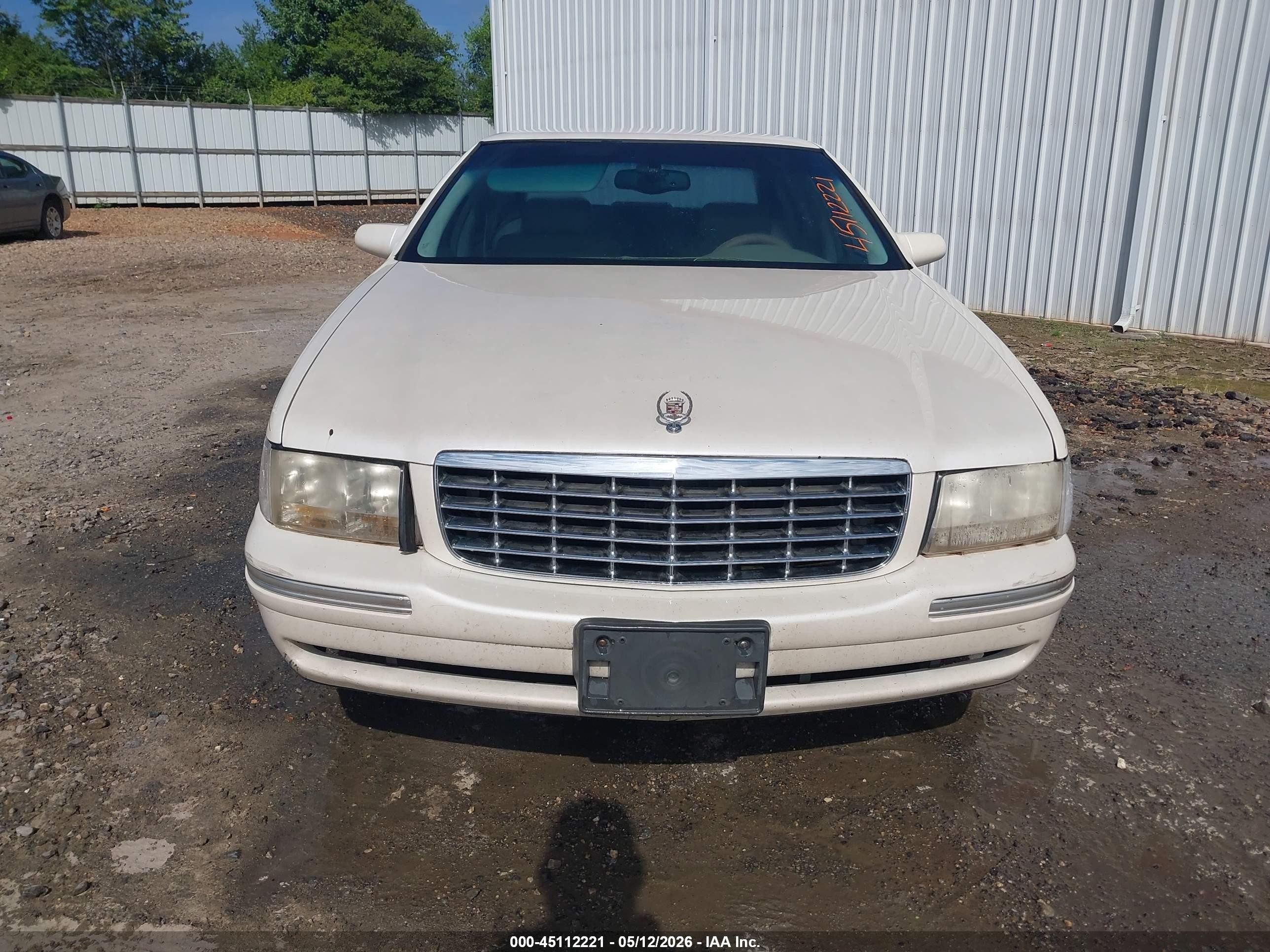 1999 Cadillac Deville Standard Белый vin: 1G6KD54Y8XU778823