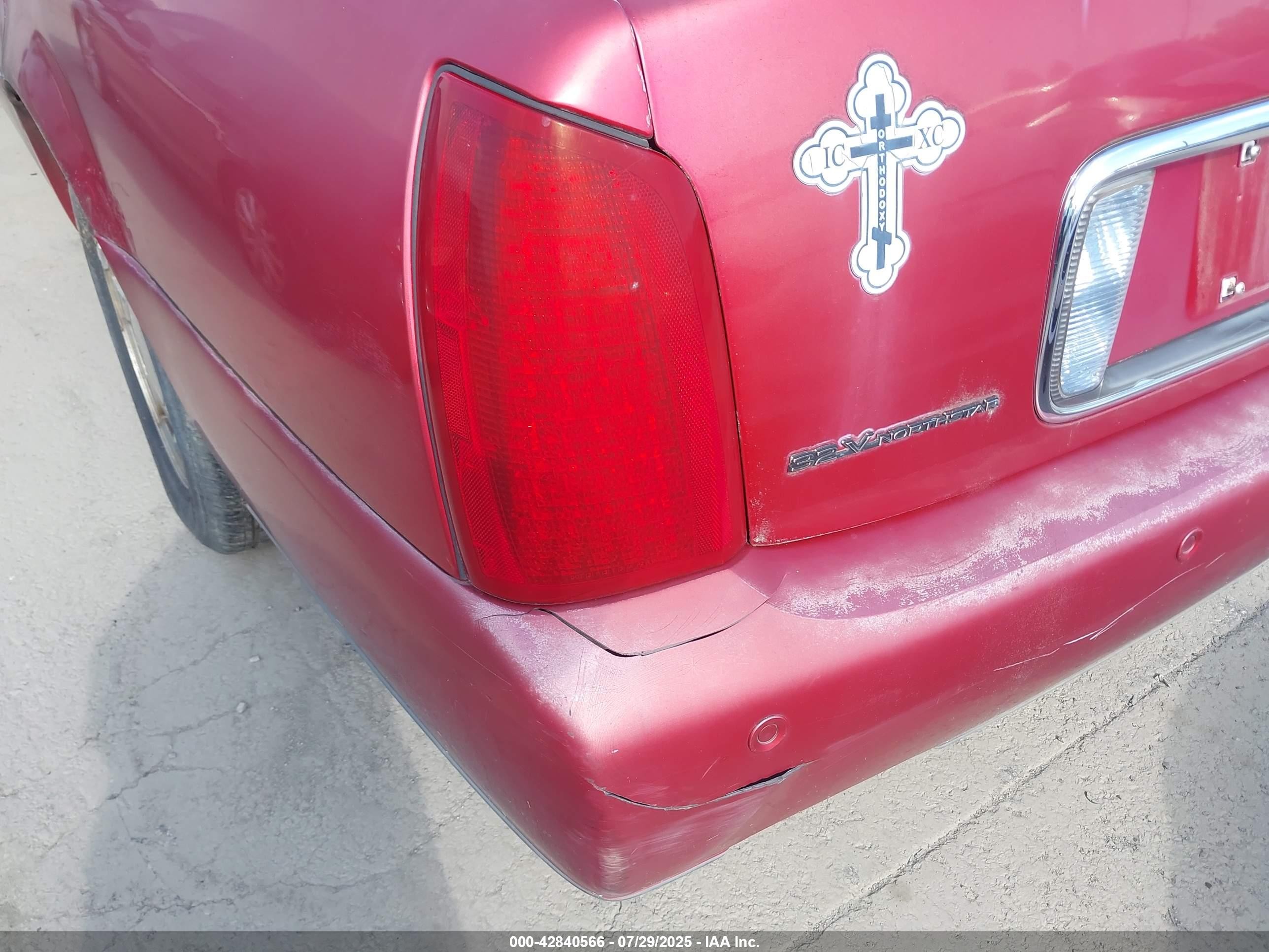 2001 Cadillac Deville Standard Red vin: 1G6KD54Y91U292027