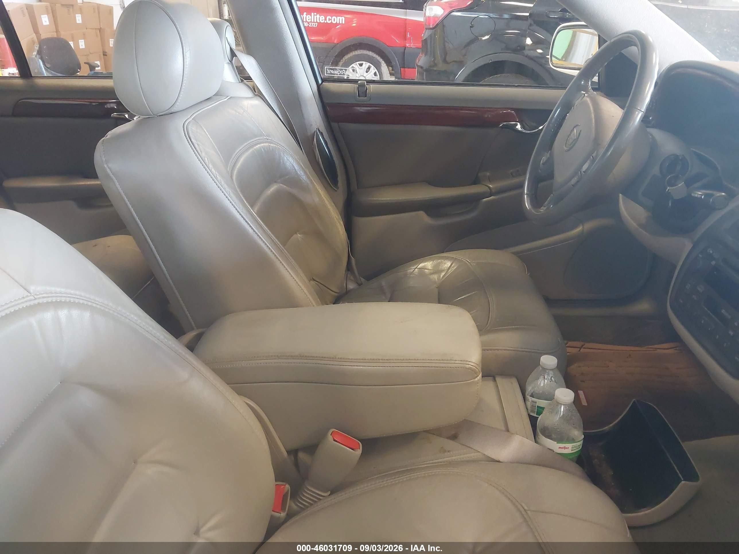 2002 Cadillac Deville Standard White vin: 1G6KD54Y92U120727