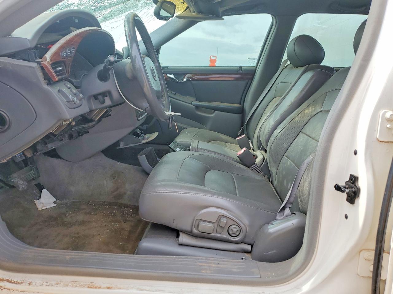 2004 Cadillac Deville White vin: 1G6KD54Y94U101503
